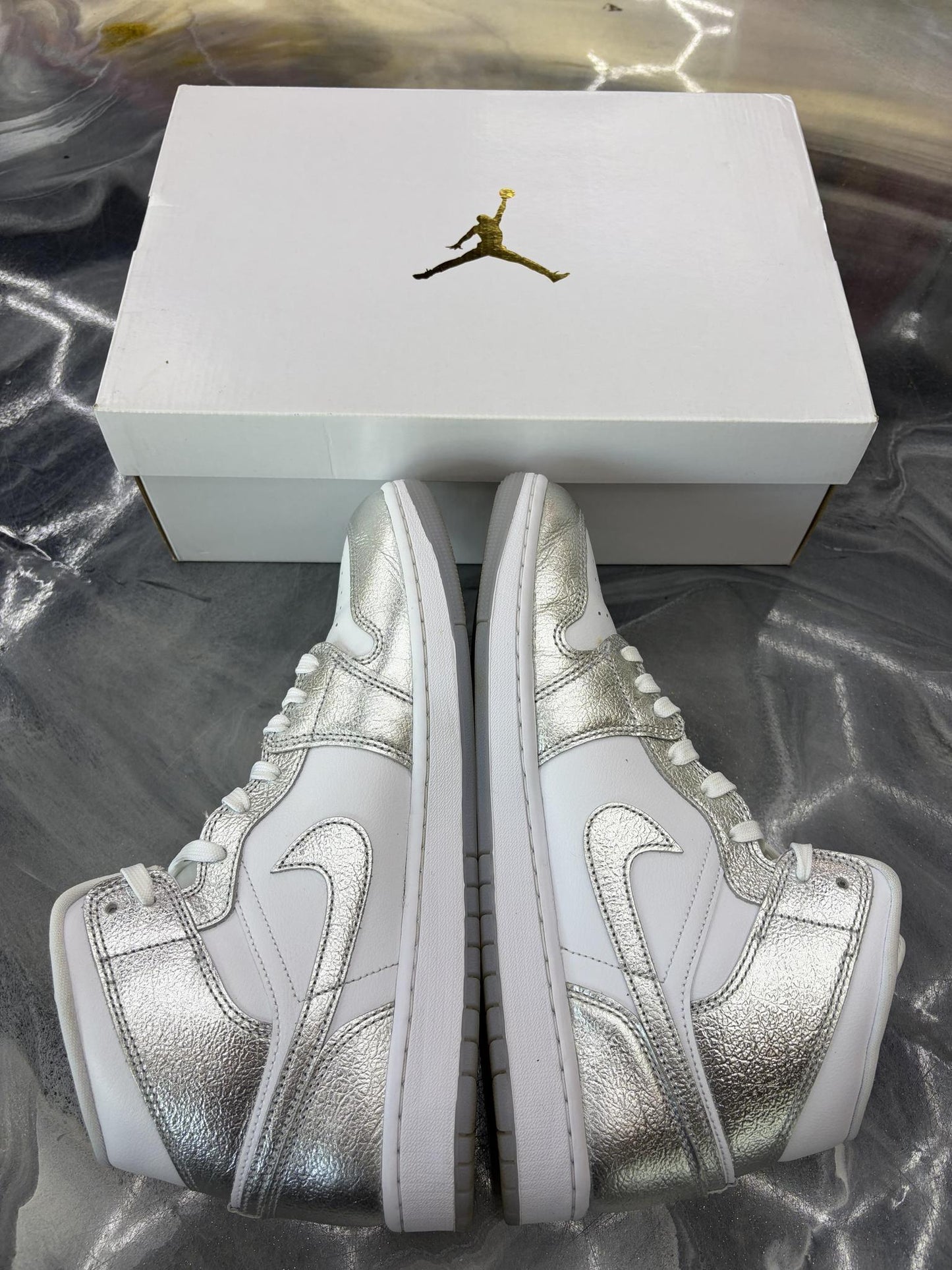 Jordan 1 Mid "Reflective Silver" Used Size 12W/10.5M