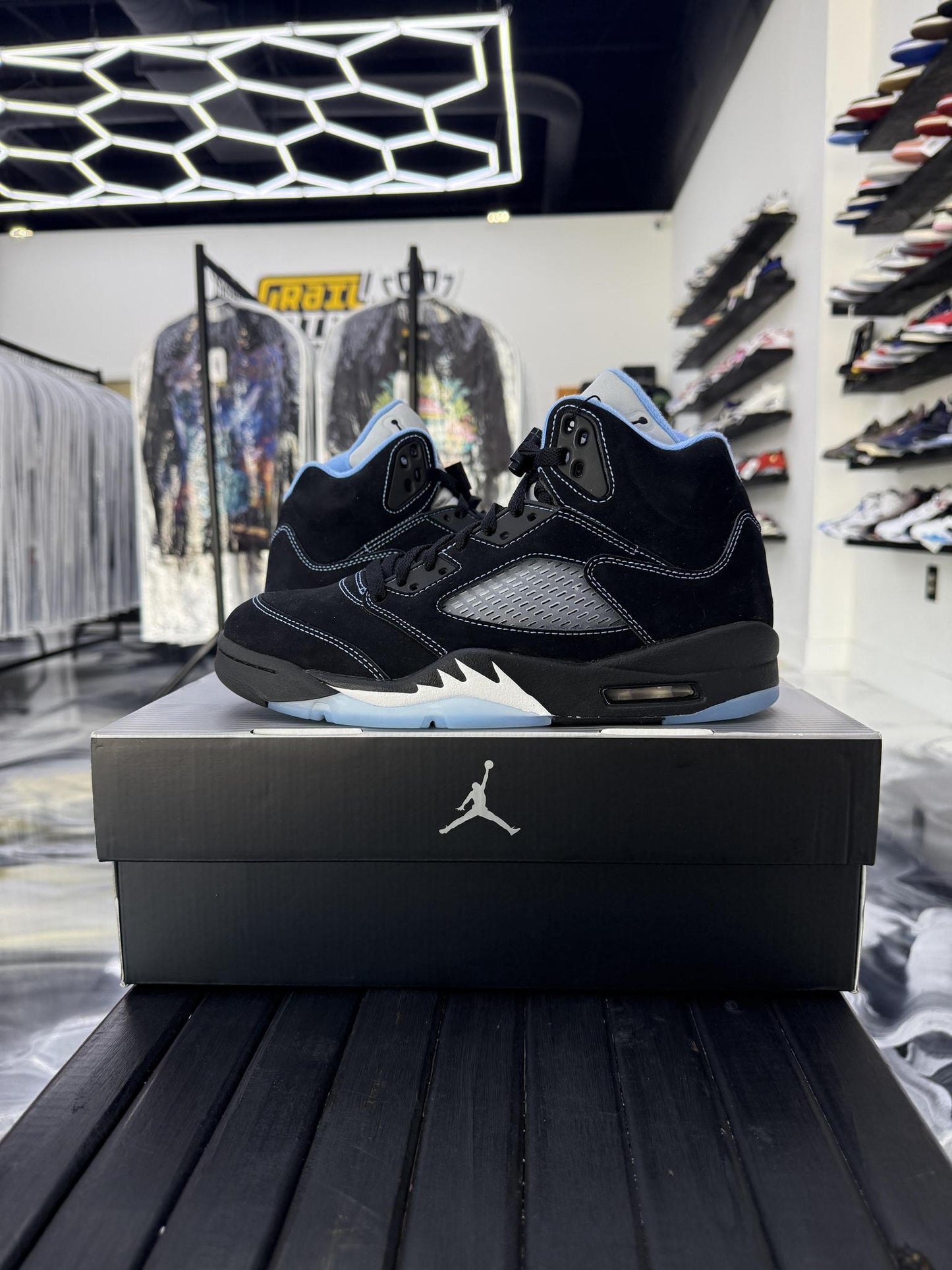 Jordan 5 "University Blue" Used Size 8