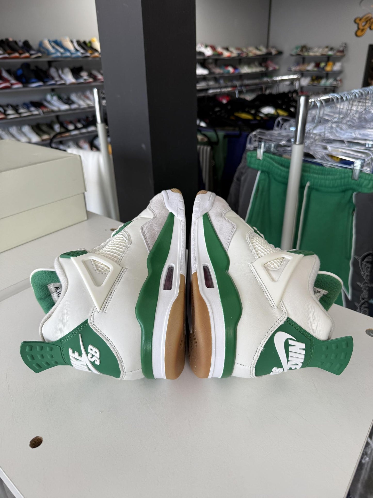 Jordan 4 SB "Pine Green" Used Size 9