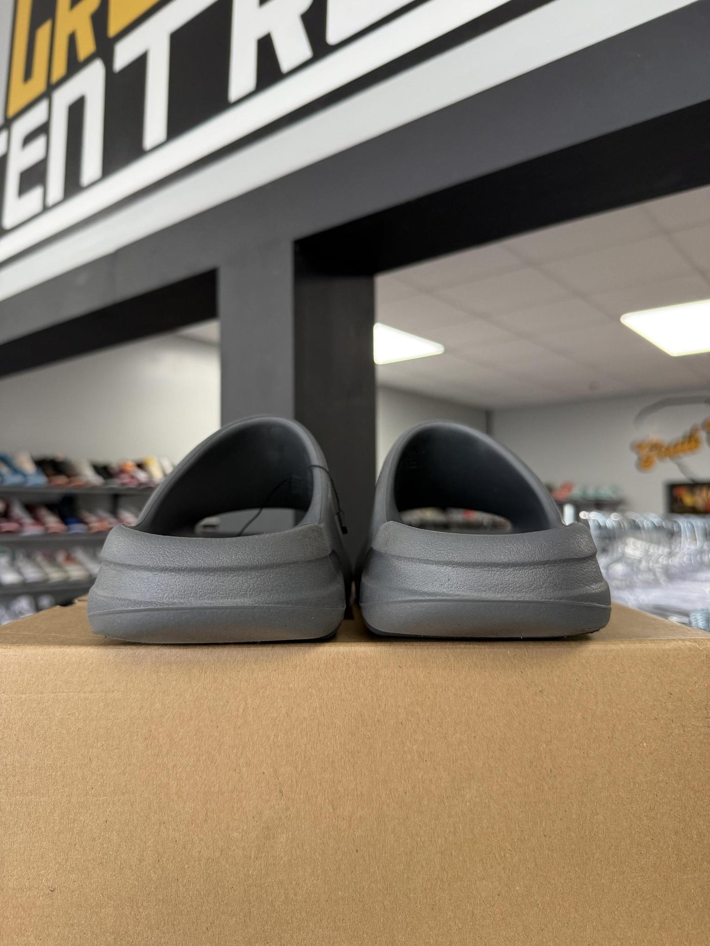 Yeezy Slide "Slate Grey" Used Size 8