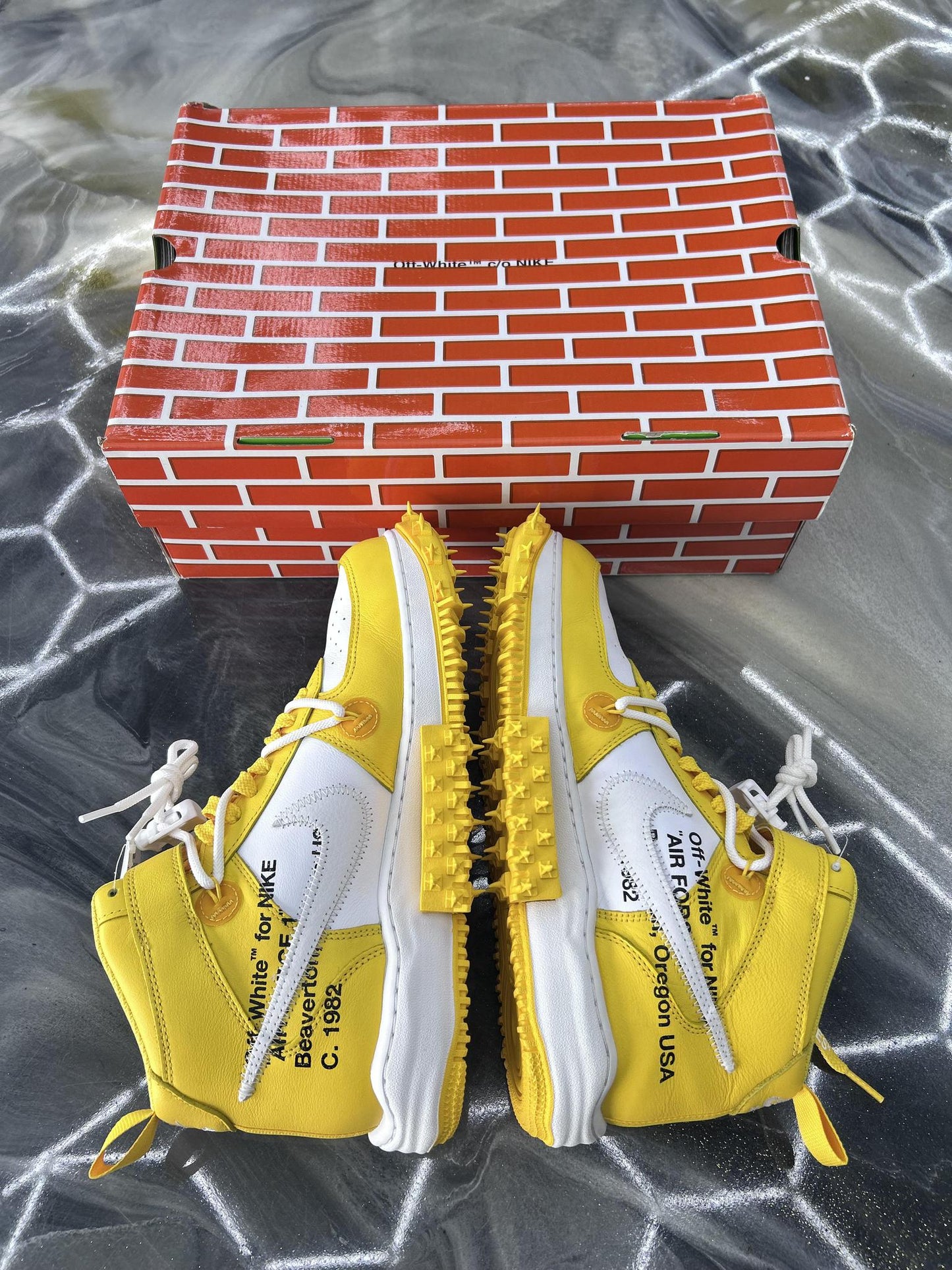 Nike x Off White Air Force 1 Mid "Canary" Used Size 10.5