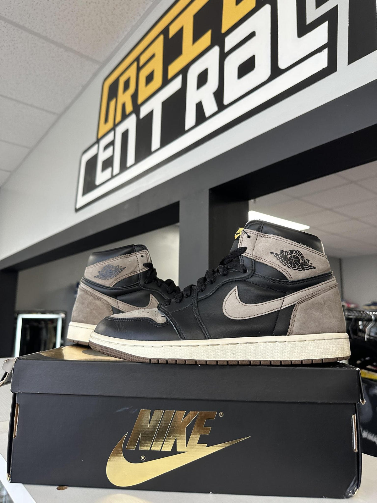 Jordan 1 "Palomino" 9.5 Used