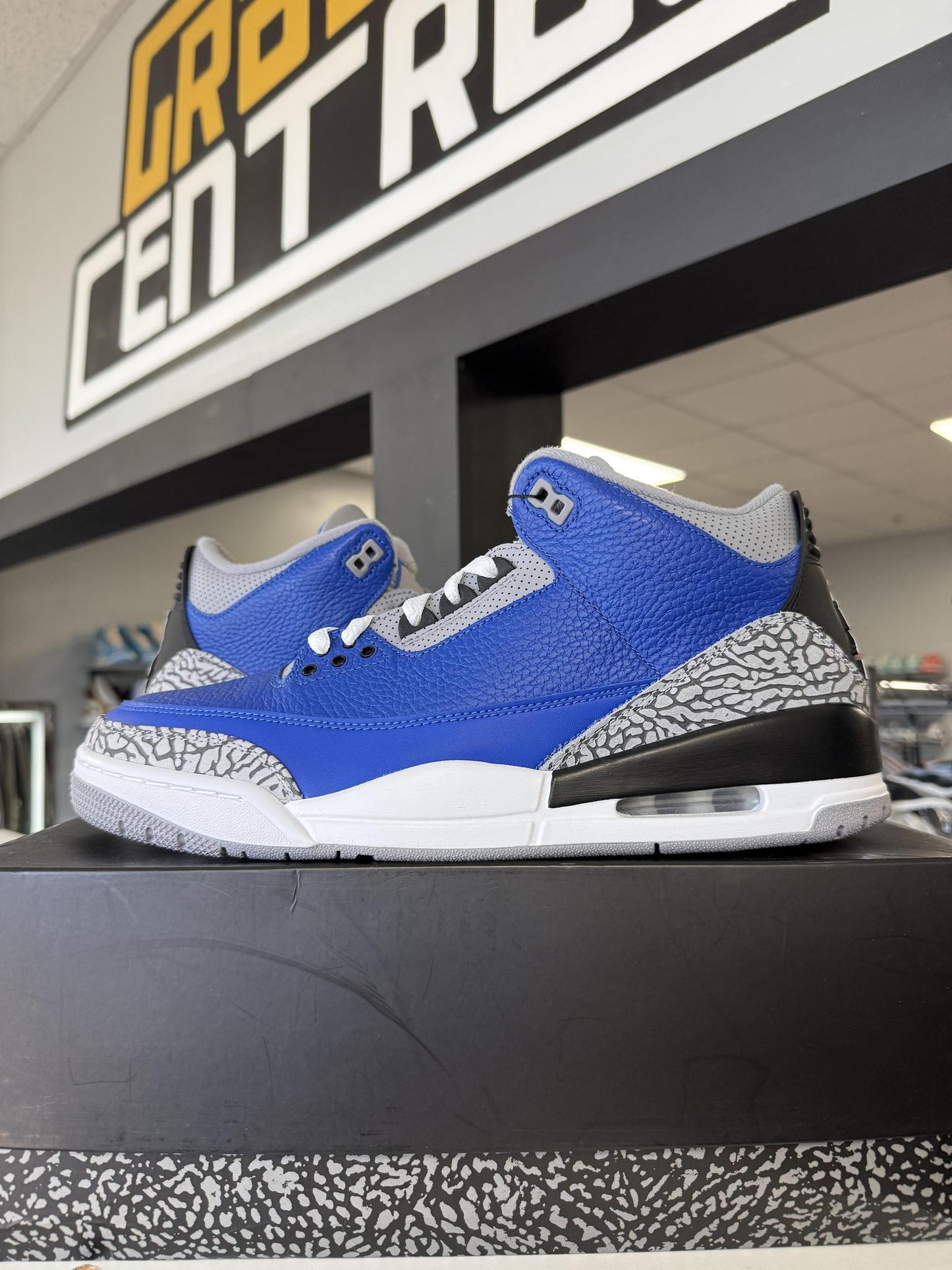 Jordan 3 "Varsity Royal" Used Size 12