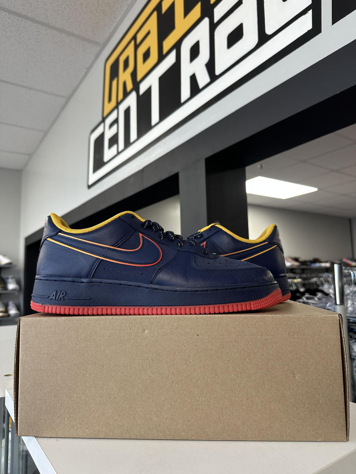 Nike AF1 Low Navy Yellow Used