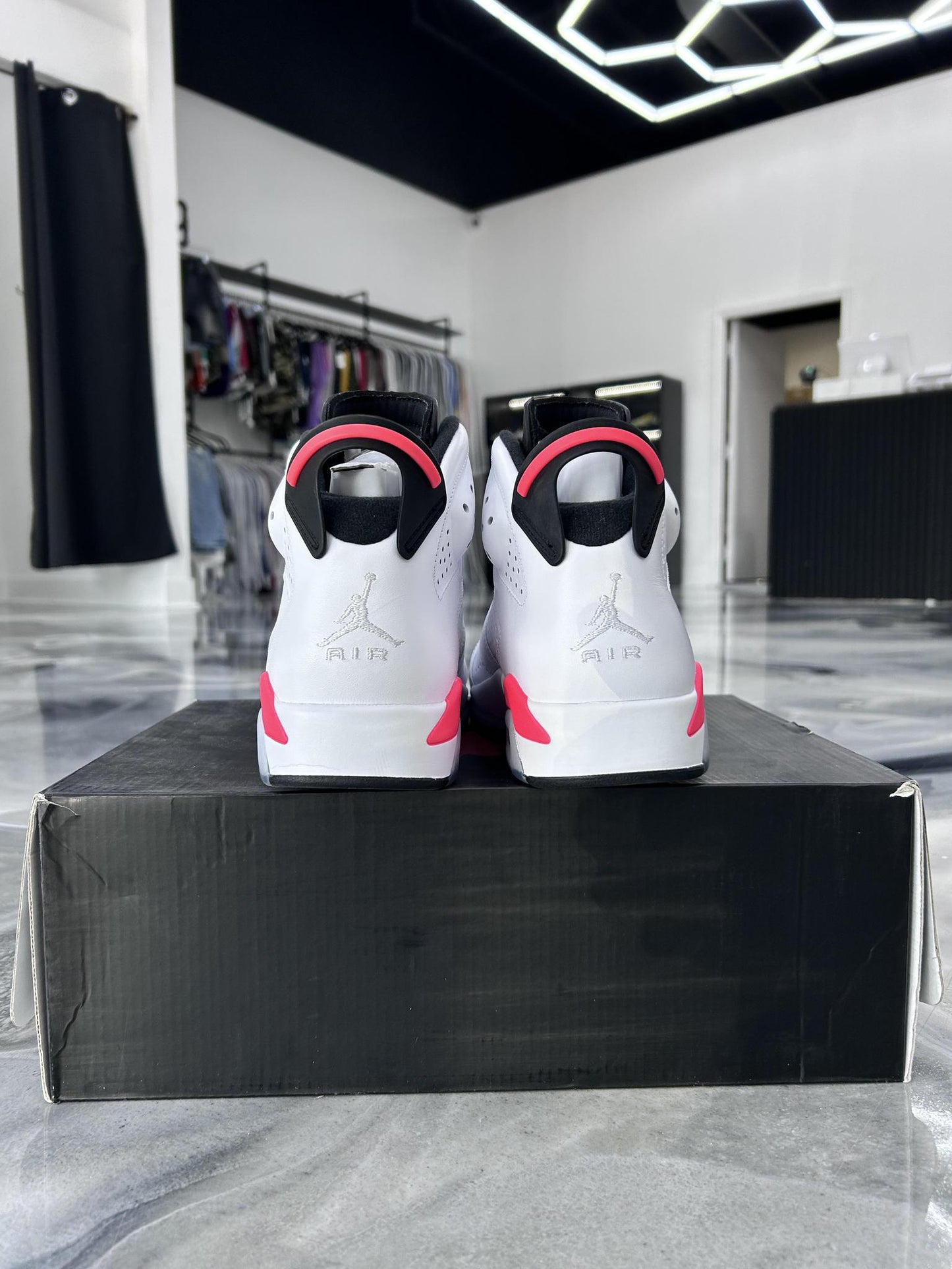 Jordan 6 "White Infrared" Used Size 8