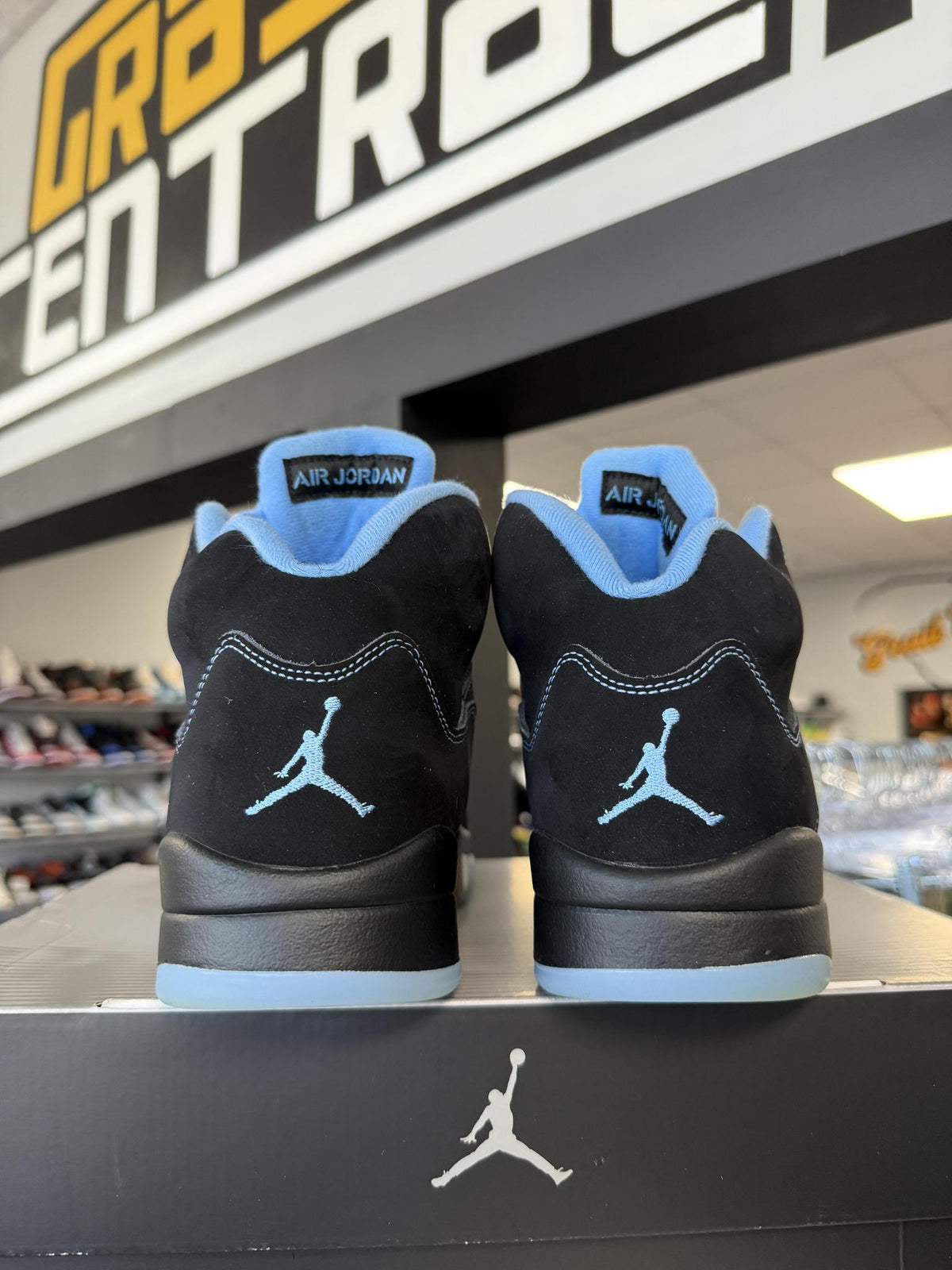 Jordan 5 "University Blue" Used Size 9.5