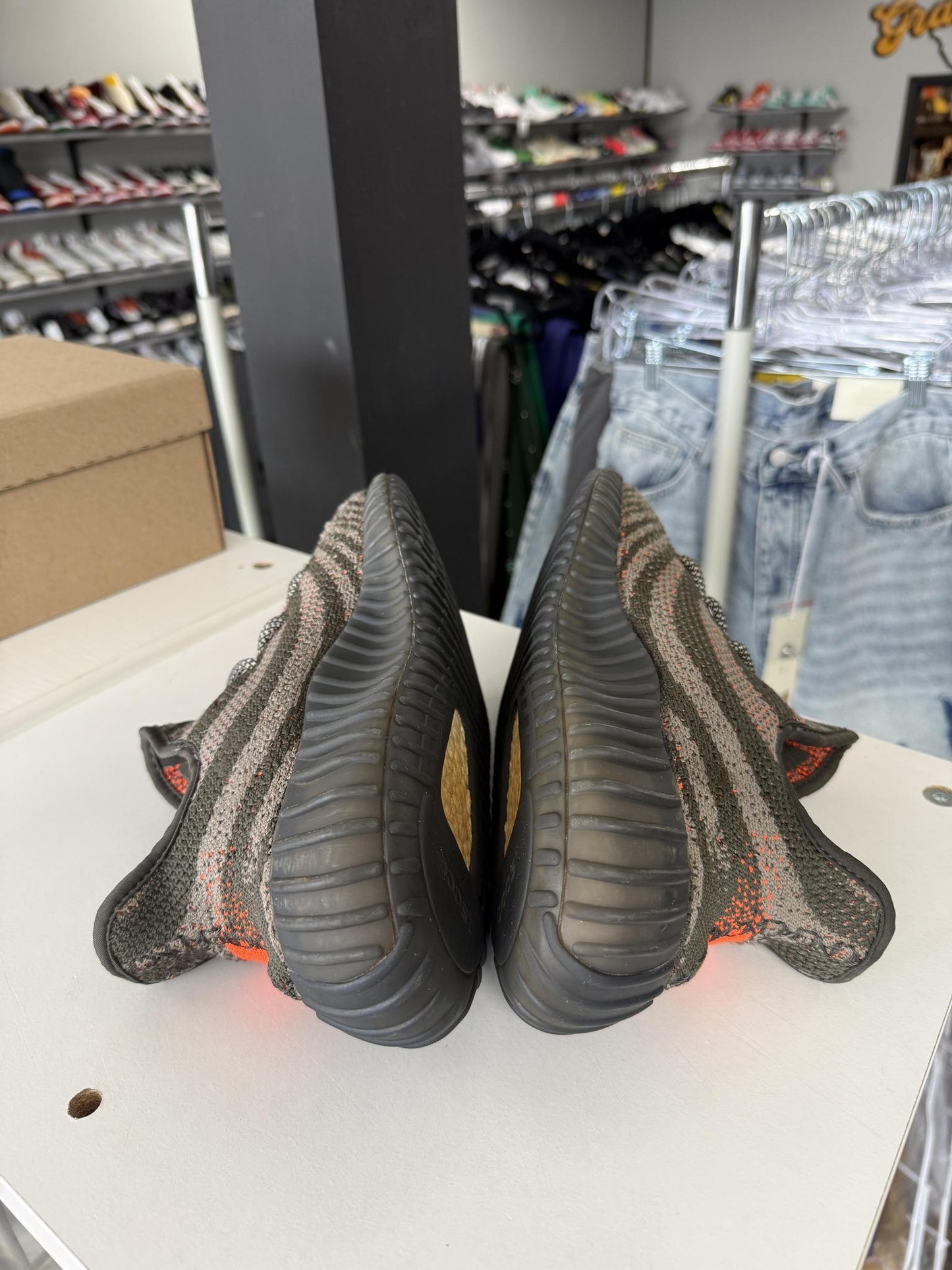 Yeezy 350 V2 "Carbon Beluga" Used Size 10