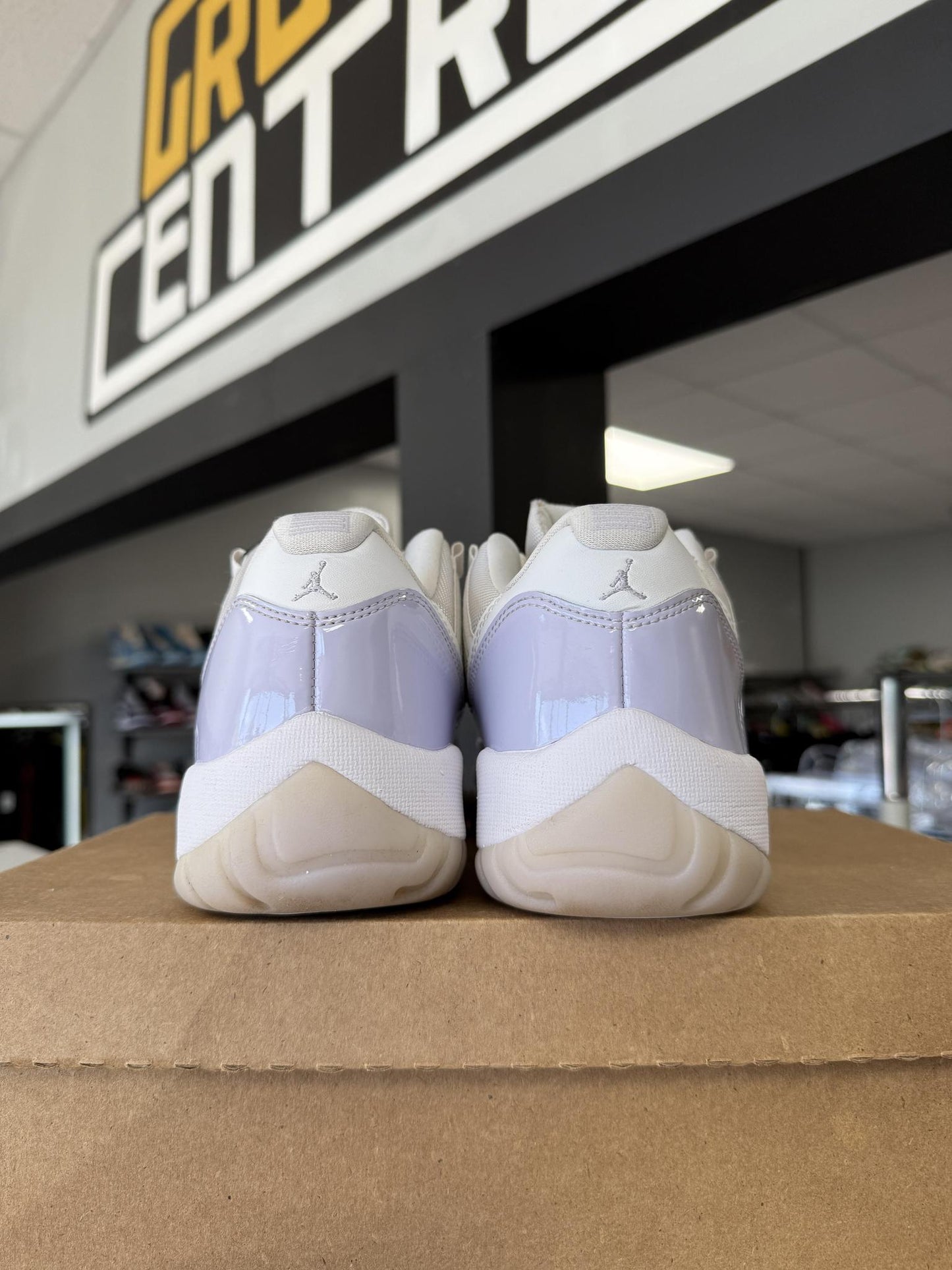 Jordan 11 "Pure Violet" Used Size 9.5