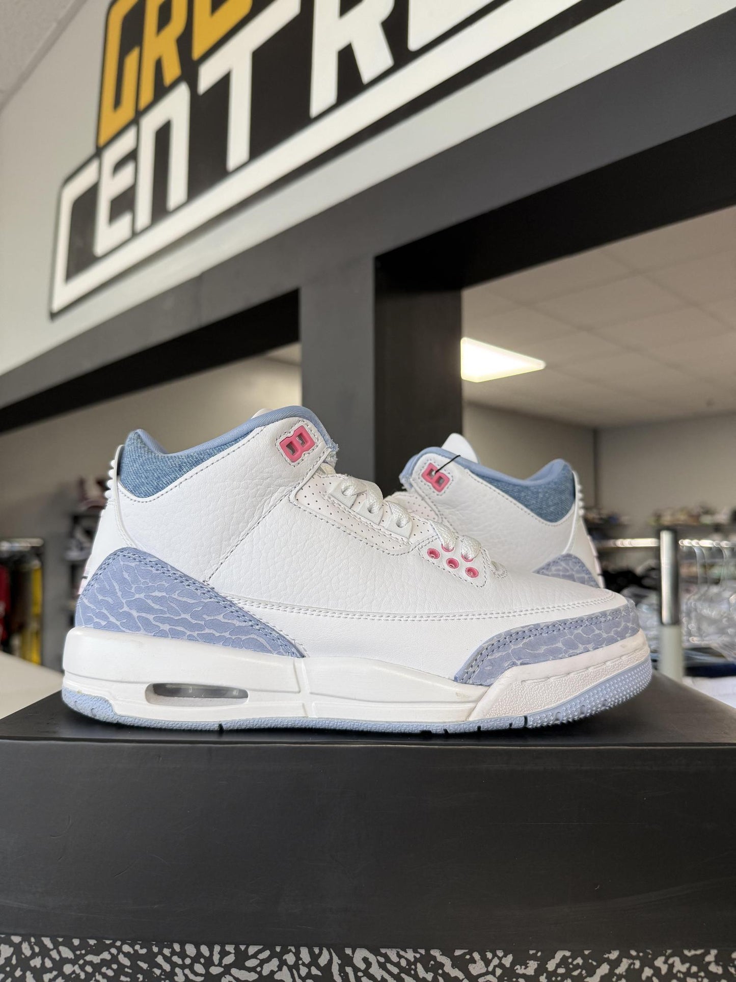 Jordan 3 "White Cobalt Bliss" Used Size 5.5Y/7W
