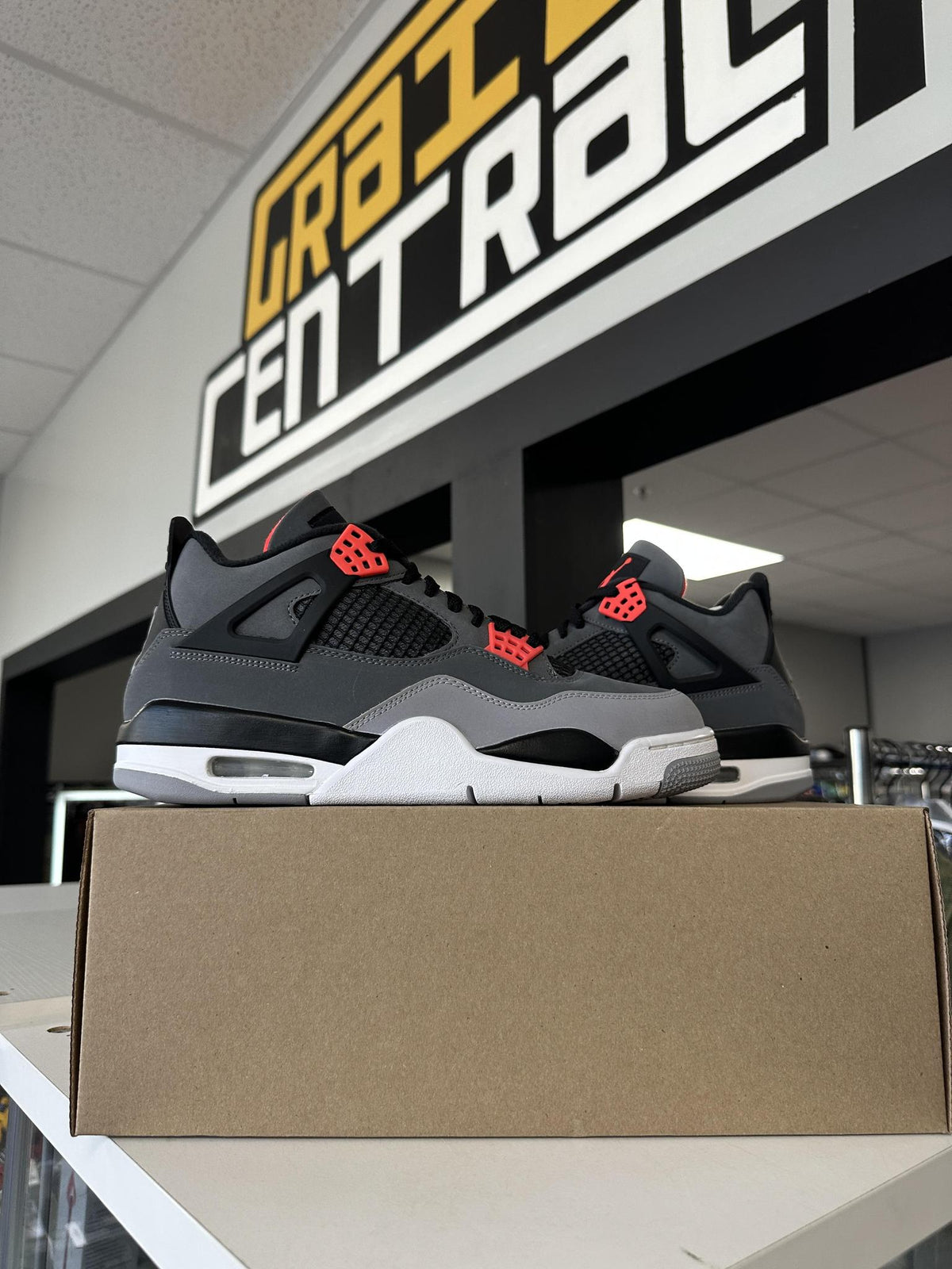 Jordan 4 "Infrared" Used Size 9