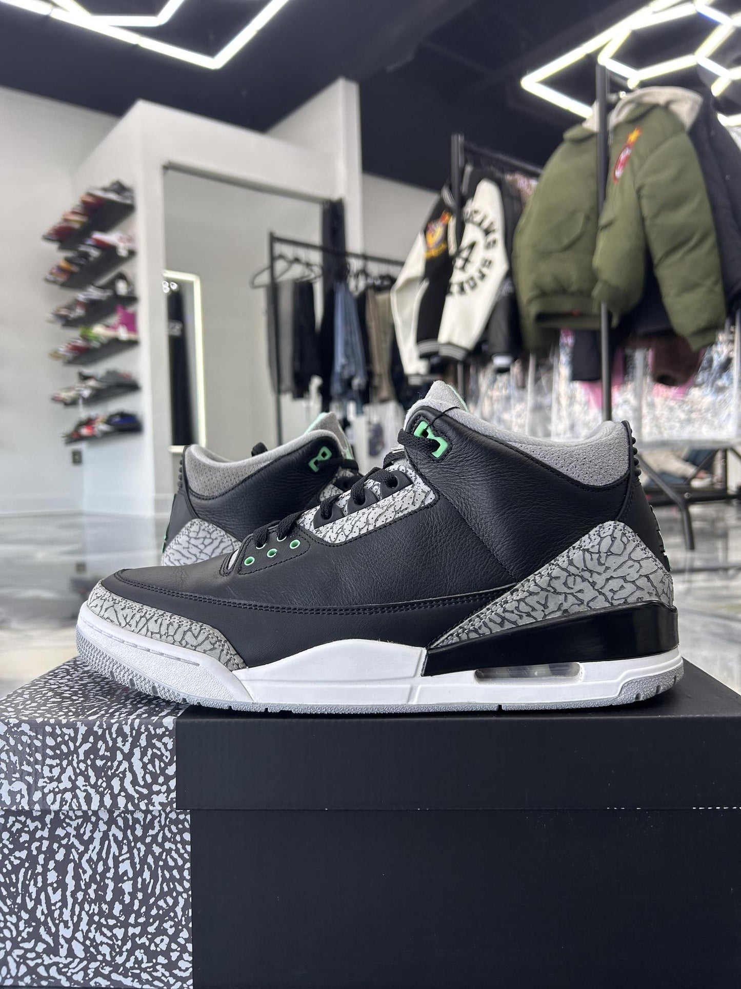 Jordan 3 "Green Glow" Used Size 13