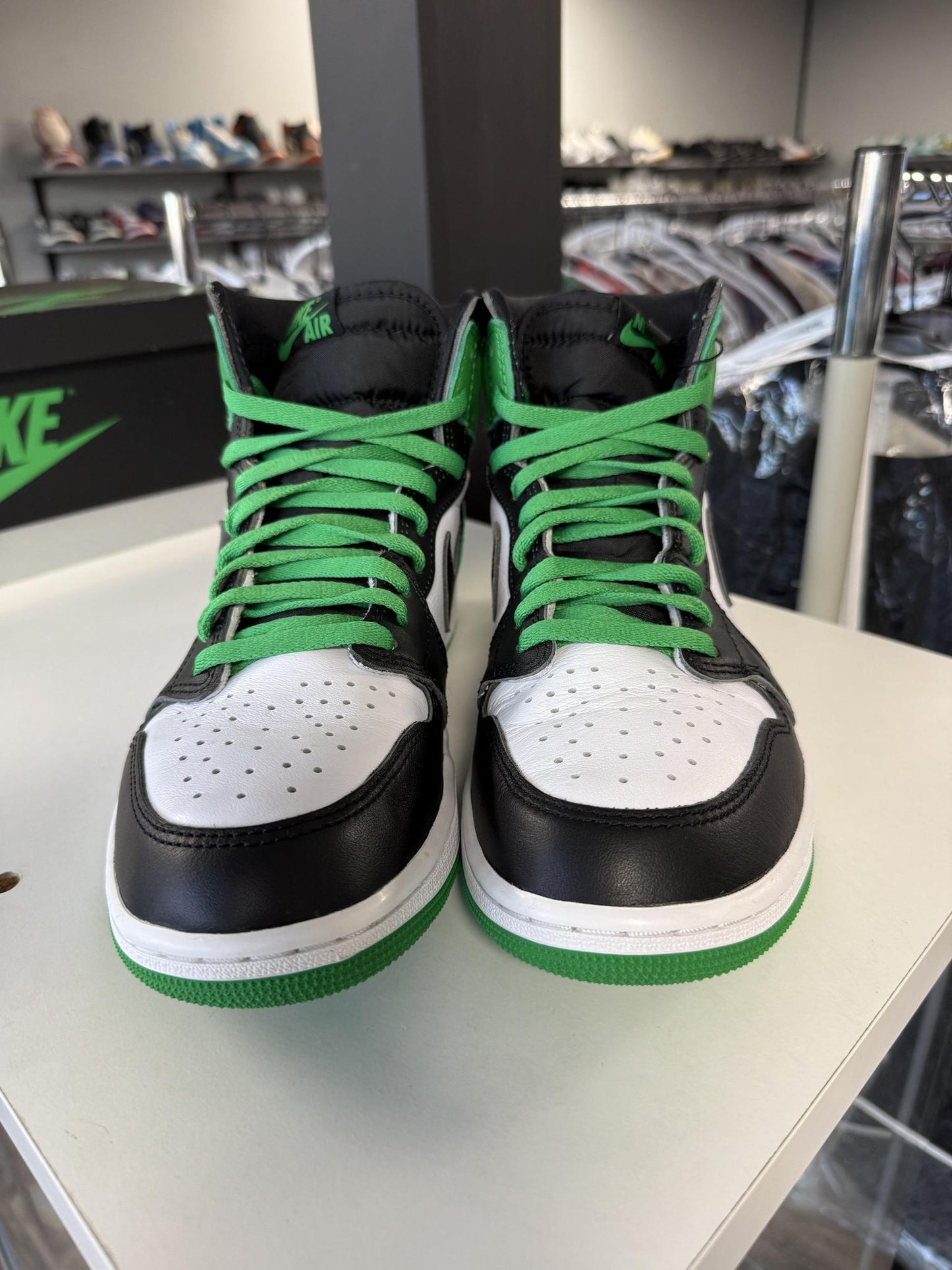 Jordan 1 "Lucky Green" Used Size 9
