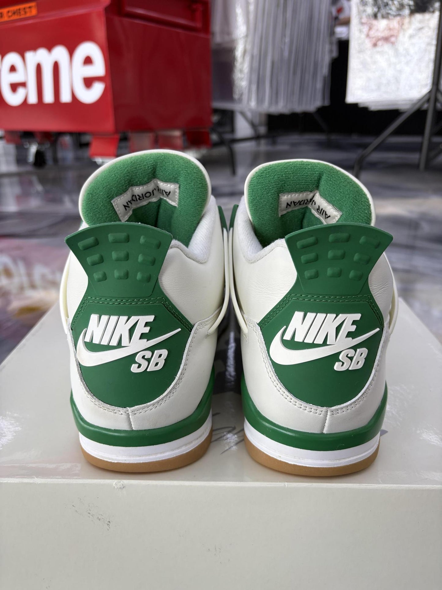 Jordan 4 SB "Pine Green" Used Size 9.5
