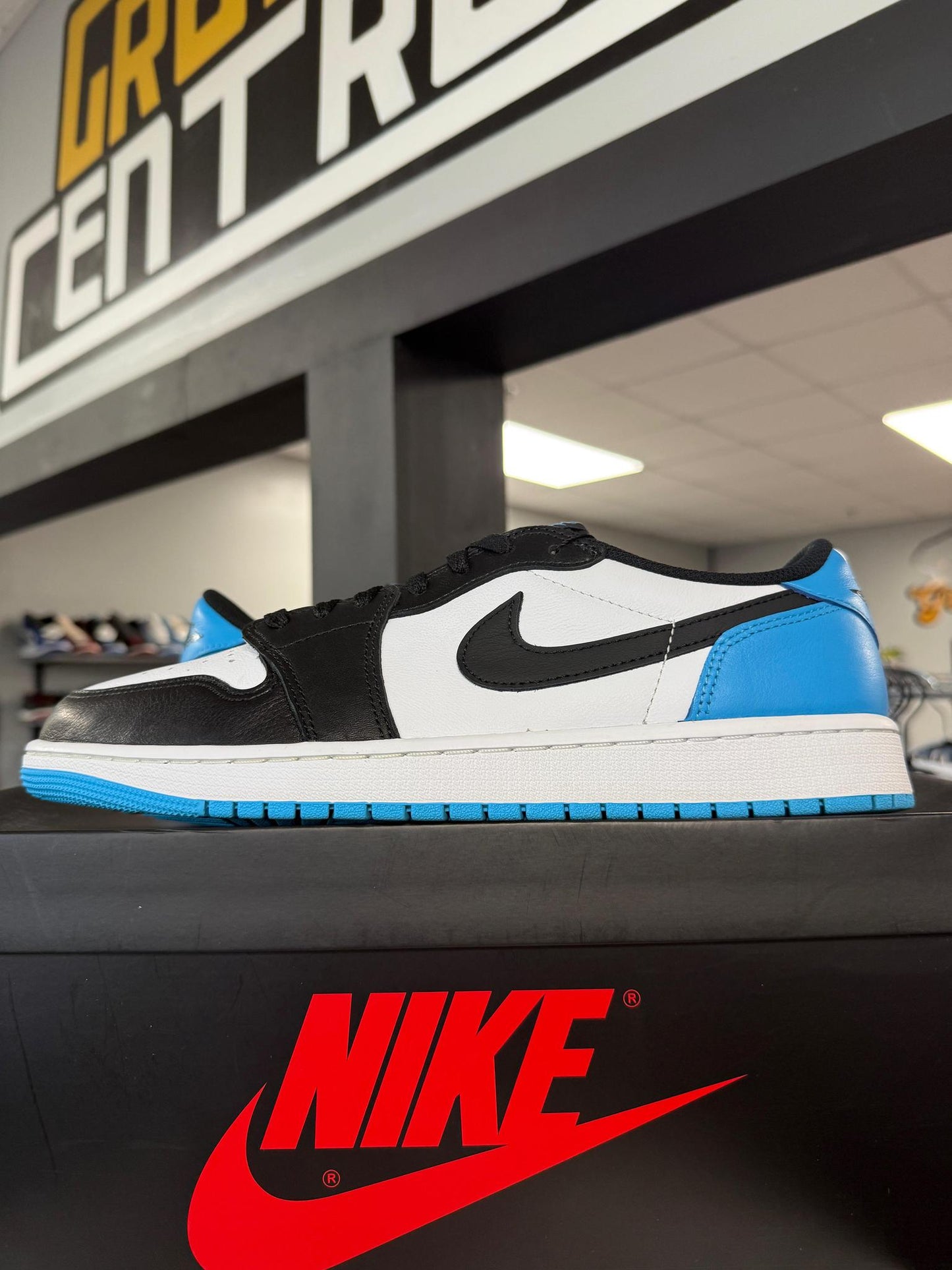 Jordan 1 Low Powder Blue Used Size 12