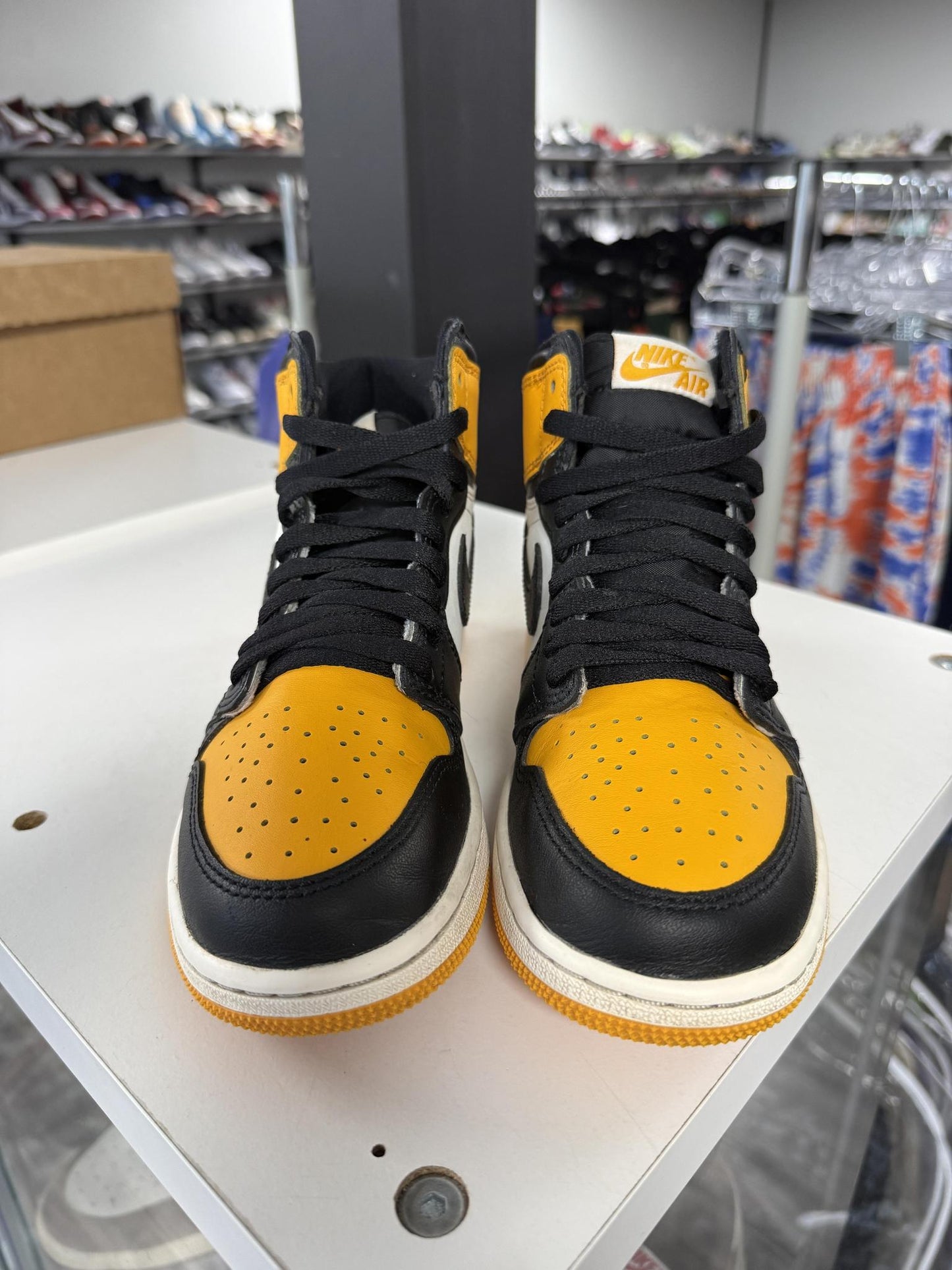 Jordan 1 "Taxi" Used Size 5Y/6.5W