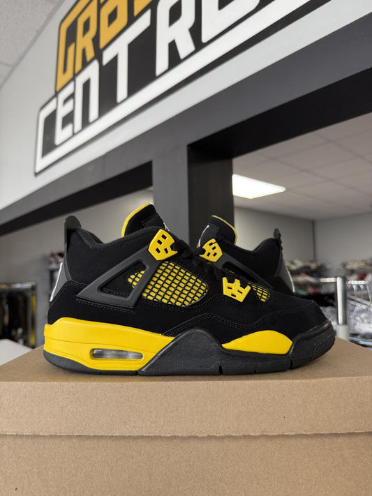 Jordan 4 "Thunder" Used Size 6Y/7.5W