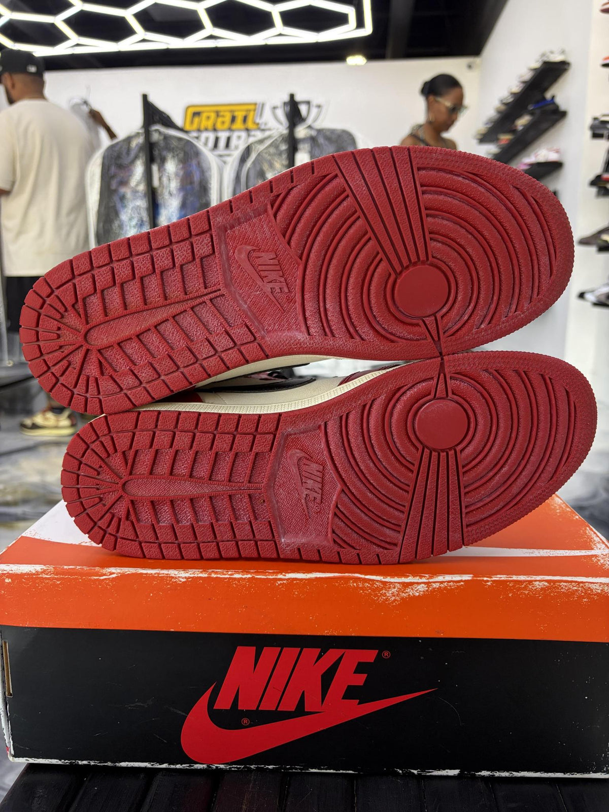 Jordan 1 "Chicago Lost & Found" Used Size 10