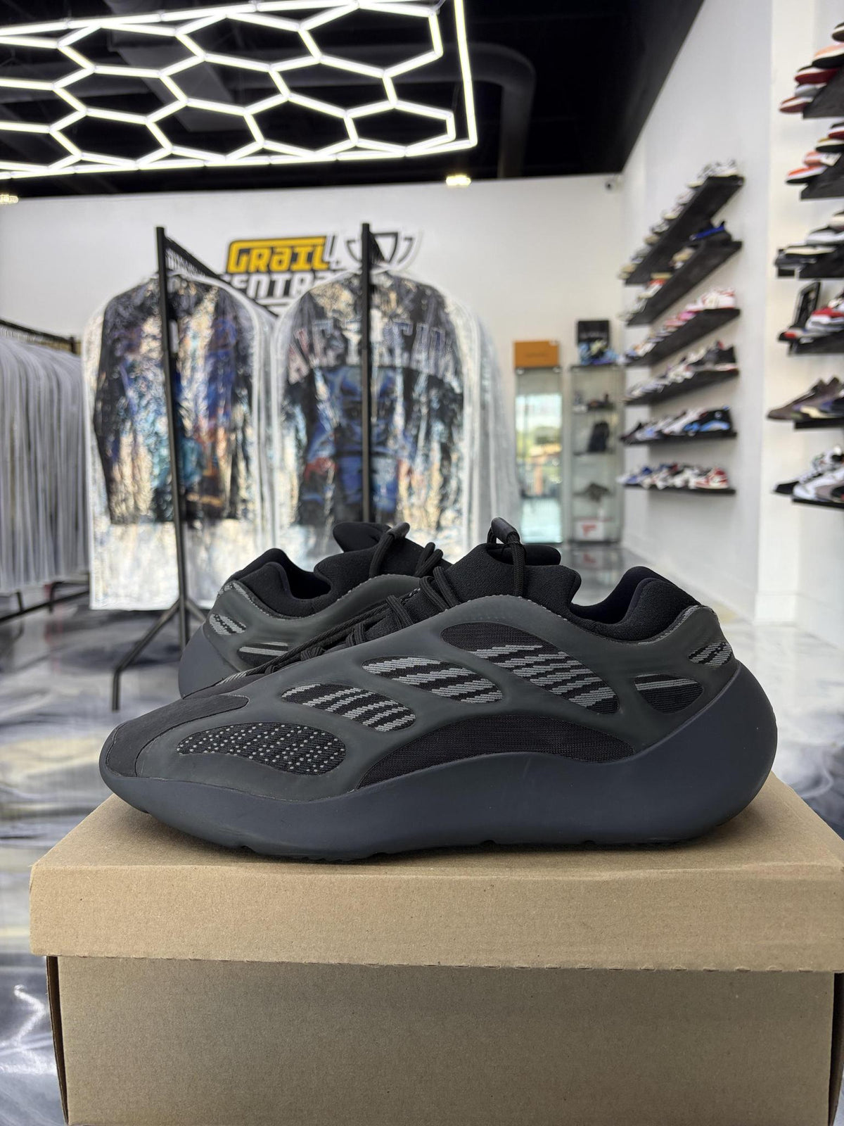 Yeezy 700 V3 "Dark Glow" Used Size 14