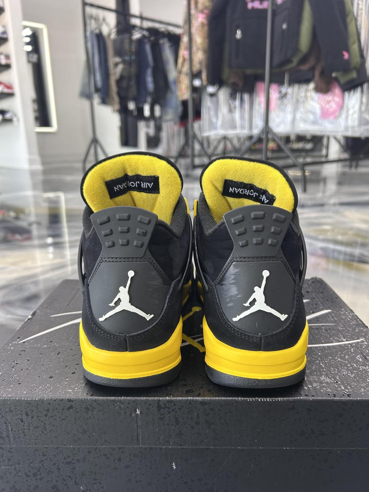Jordan 4 "Thunder" Used Size 7Y/8.5W