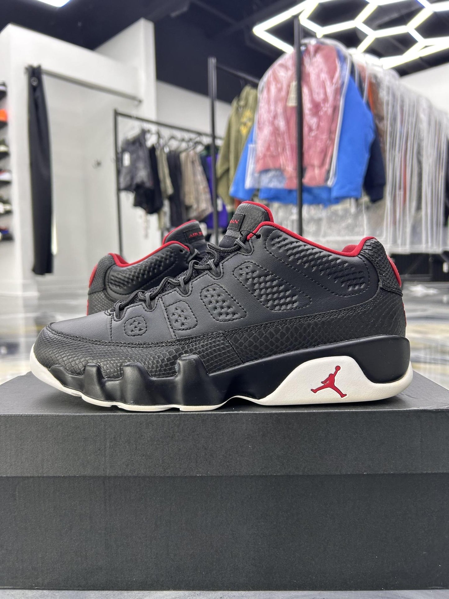 Jordan 9 Low "Gym Red" Used Size 9.5
