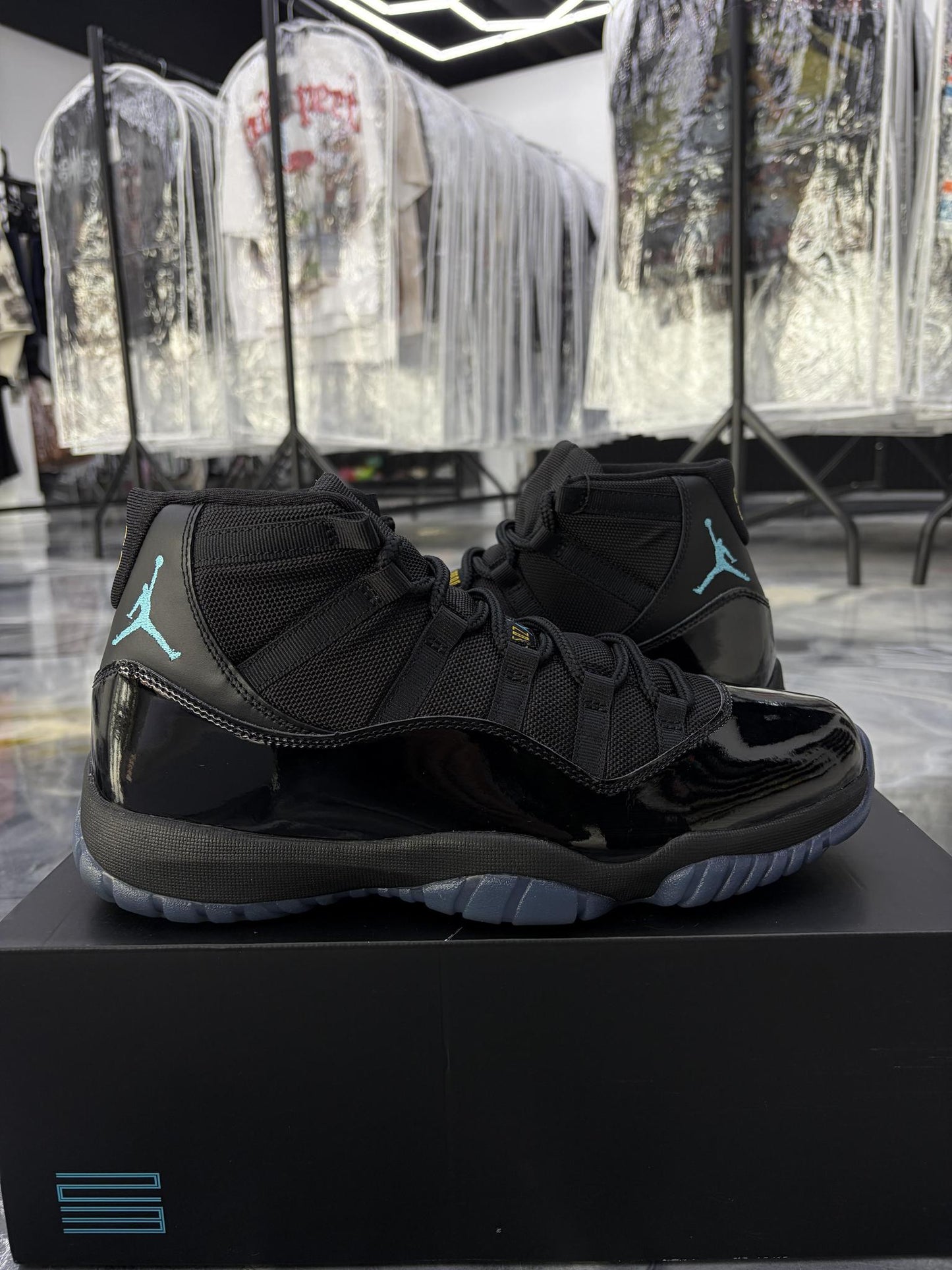 Jordan 11 "Gamma" Used Size 11