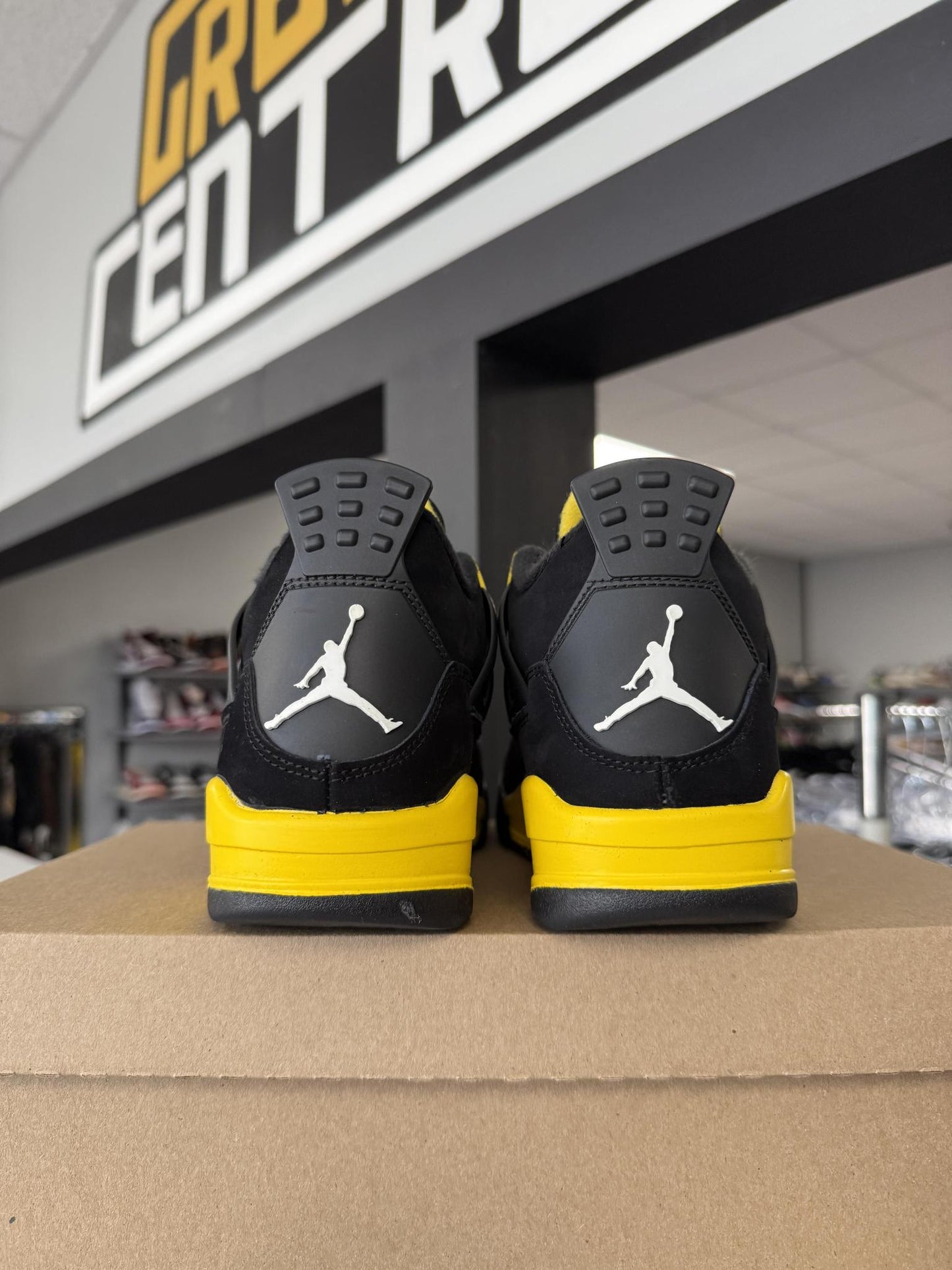 Jordan 4 "Thunder" Used Size 6Y/7.5W