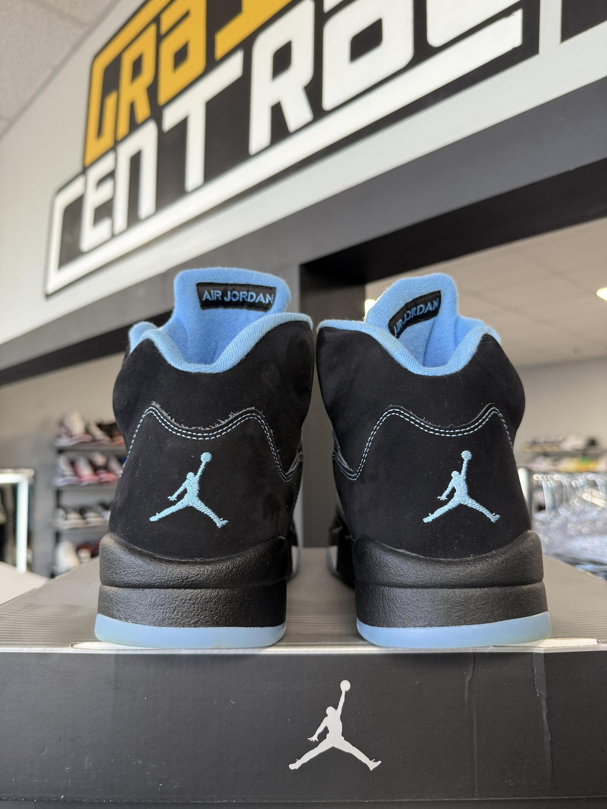 Jordan 5 "University Blue" Used Size 12