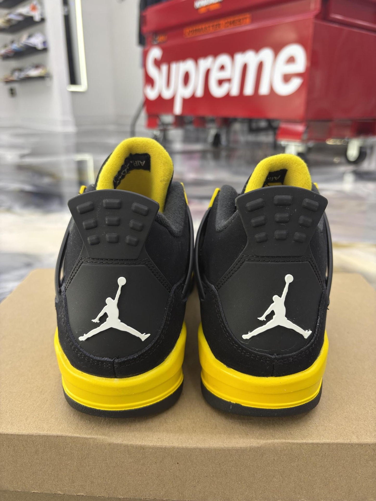 Jordan 4 "Thunder" Used Size 6Y/7.5W