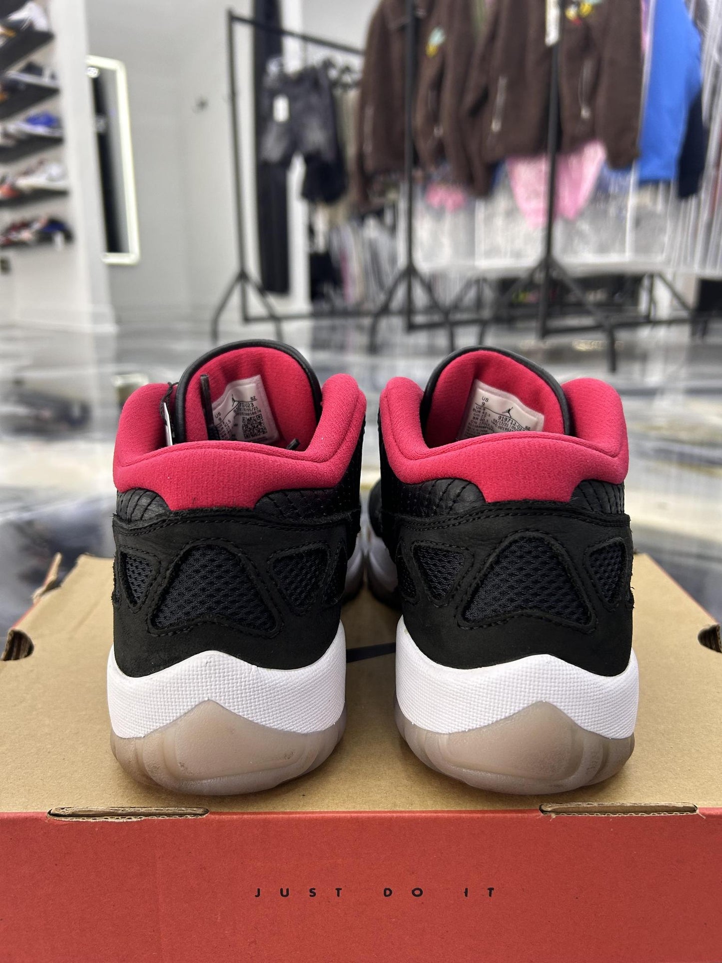 Jordan 11 Low IE "Bred" Used Size 9