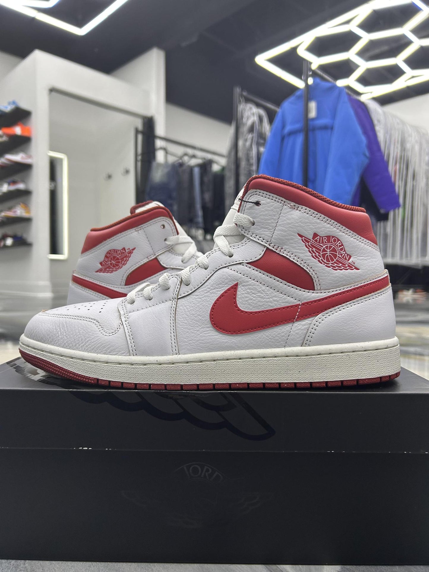 Jordan 1 Mid SE "Dune Red" Used Size 12