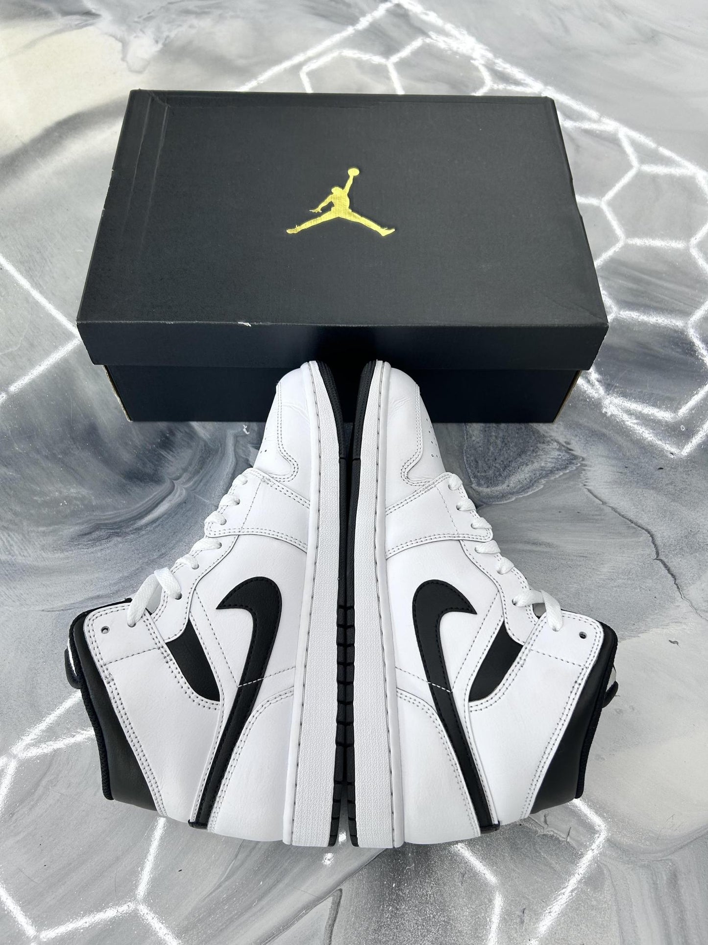 Jordan 1 Mid "Black White" Used Size 9.5