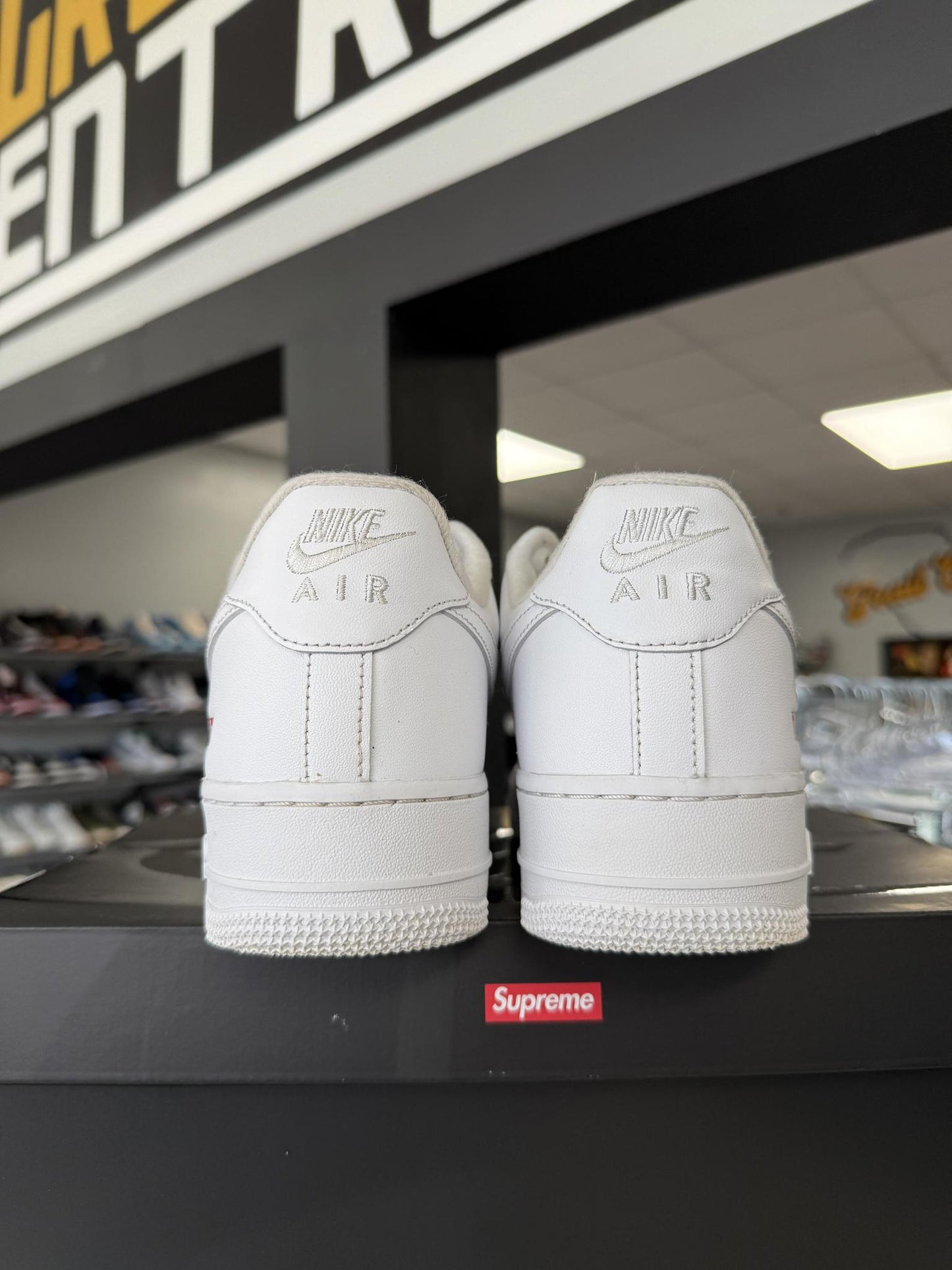 Nike Supreme Air Force One Low "White" Used Size 9