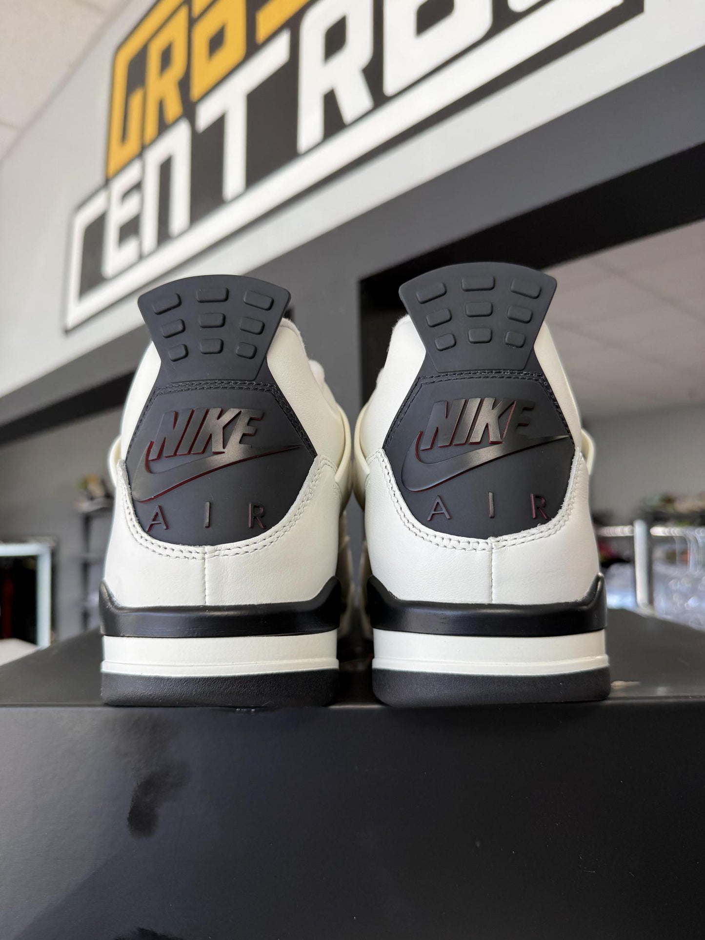 Jordan 4 "Flight Club" Used Size 13
