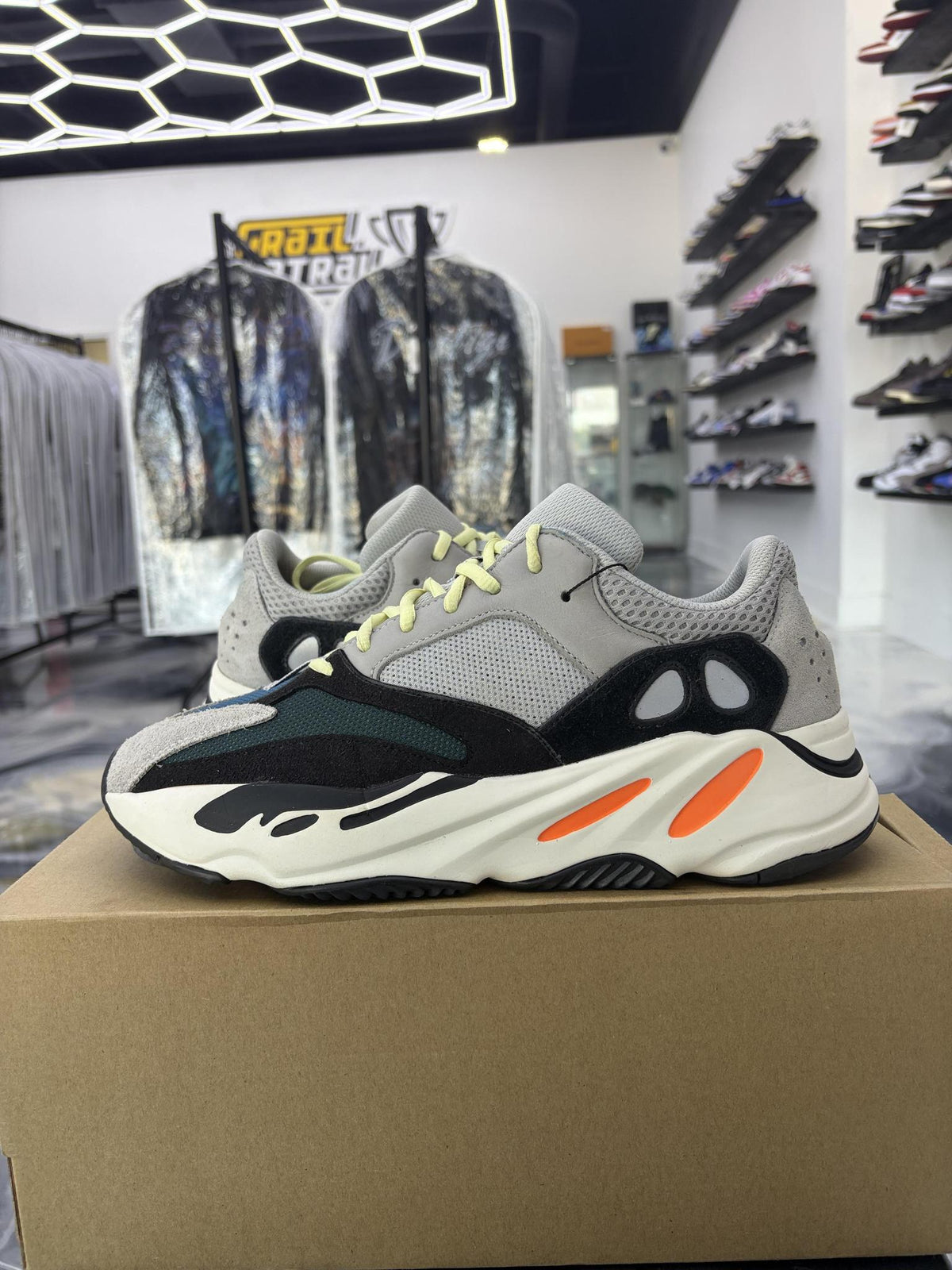 Yeezy 700 "Wave Runner" Used Size 10