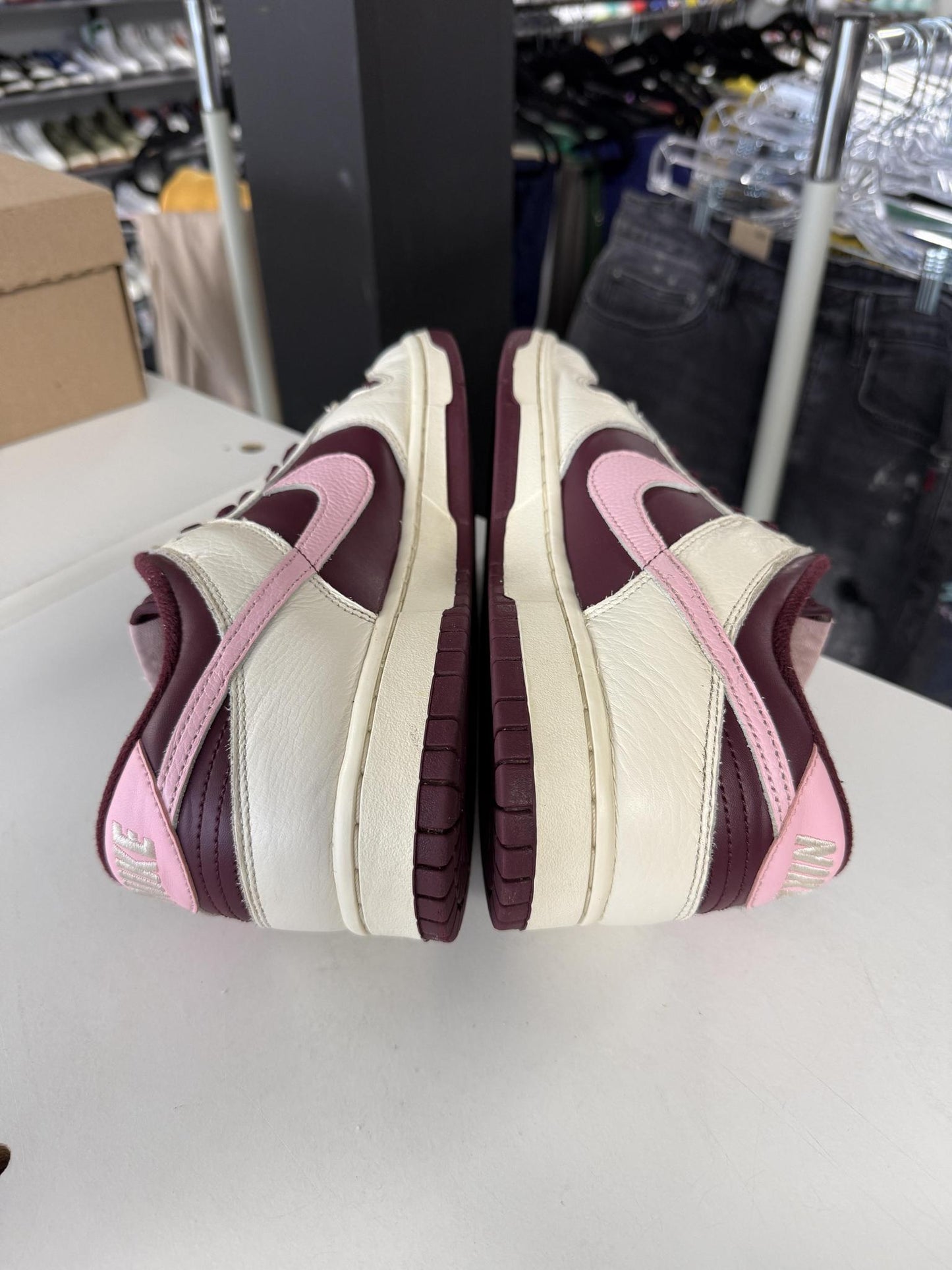 Dunk Low "Valentines Day" Used Size 10.5