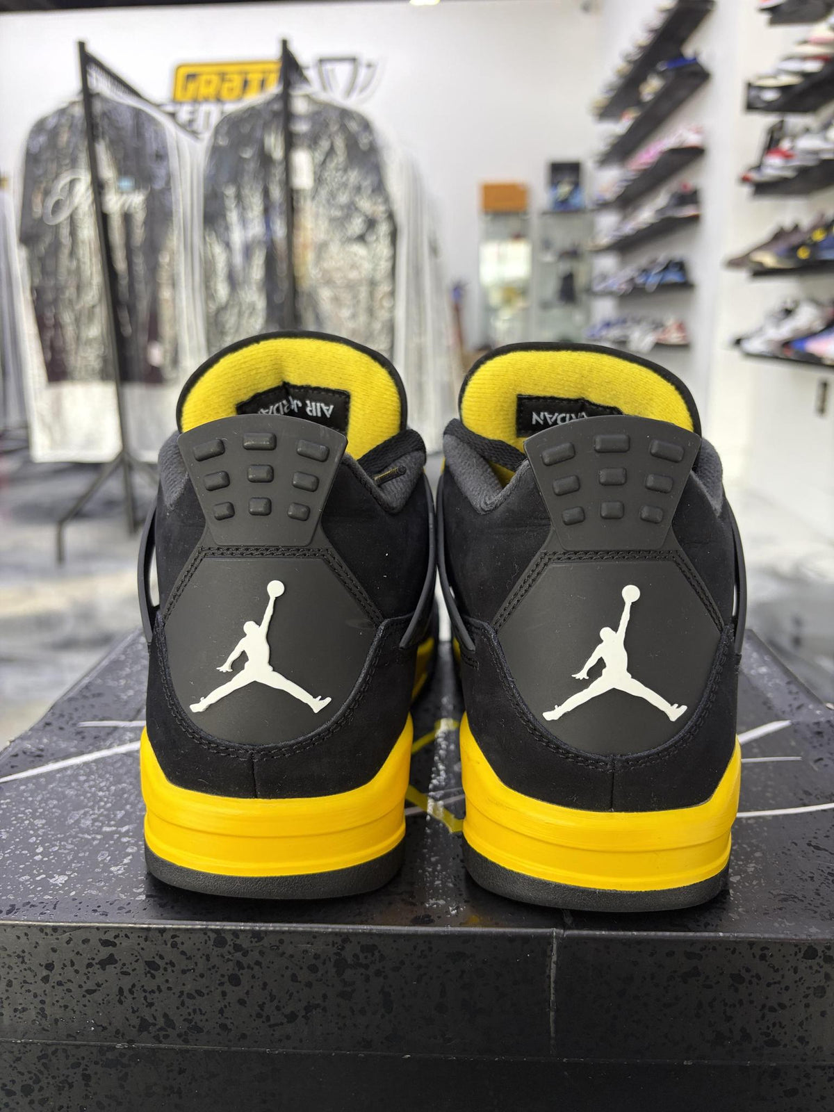 Jordan 4 "Thunder" Used Size 8.5
