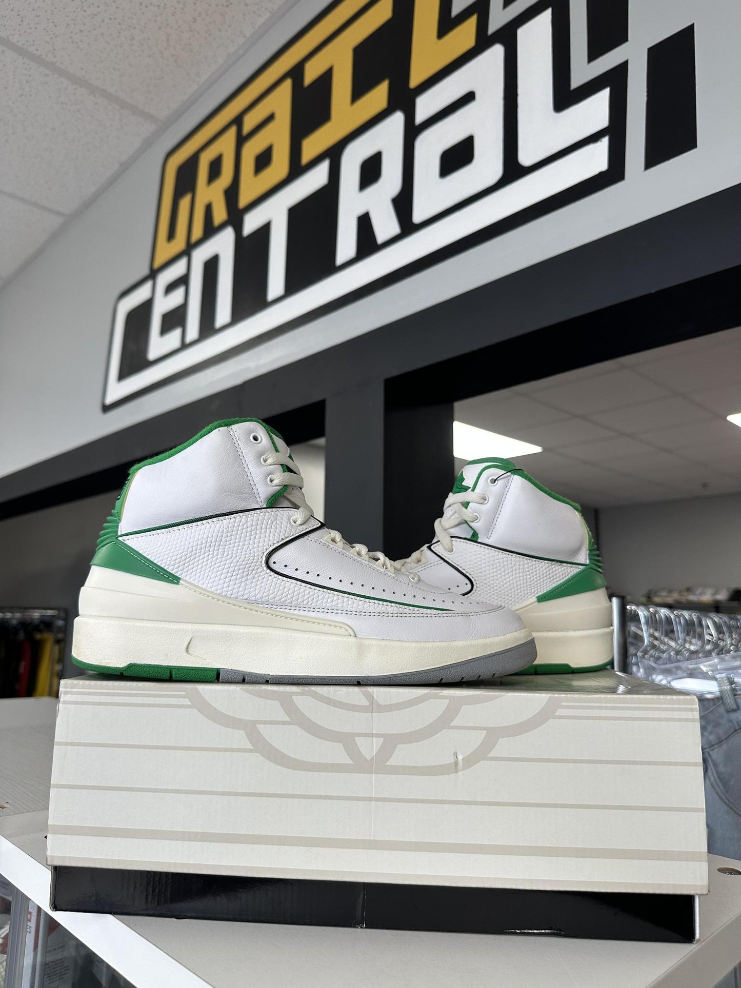 Jordan 2 "Lucky Green" Size 9.5