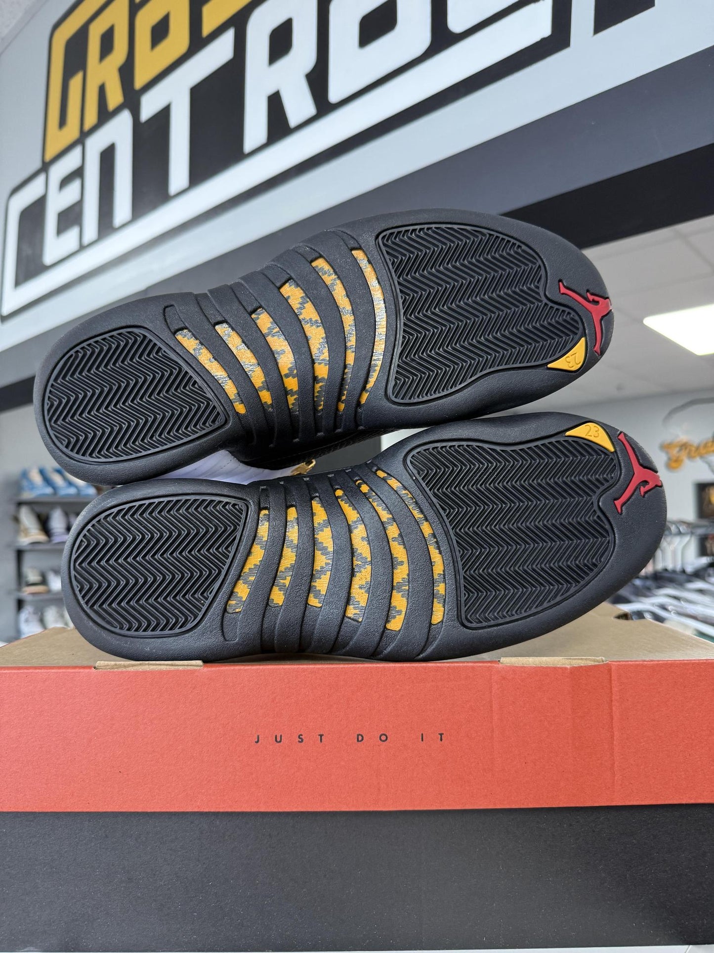 Jordan 12 "Taxi" Used Size 10