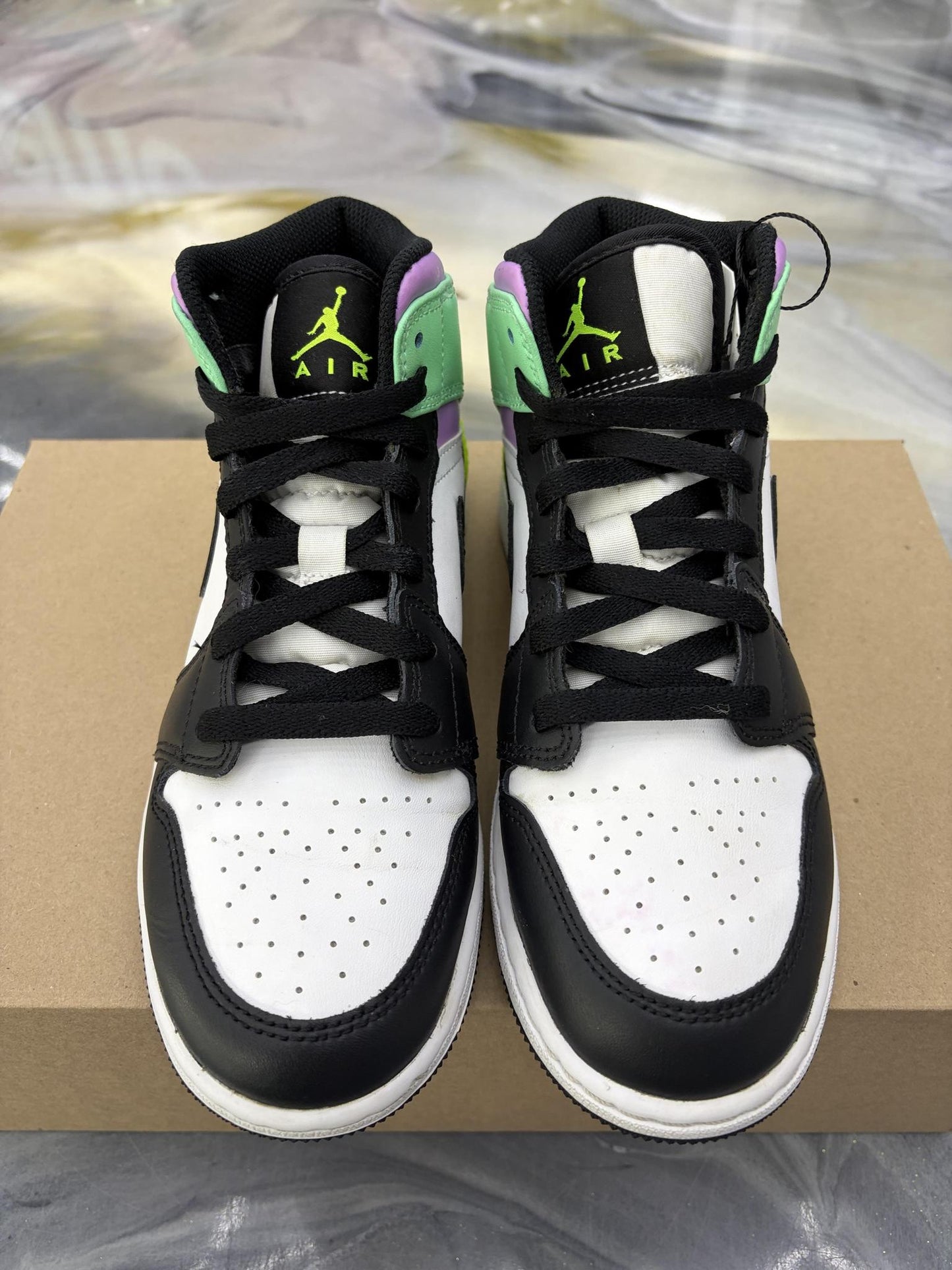 Jordan 1 Mid "Pastel Black Toe" Used Size 5.5Y/7W