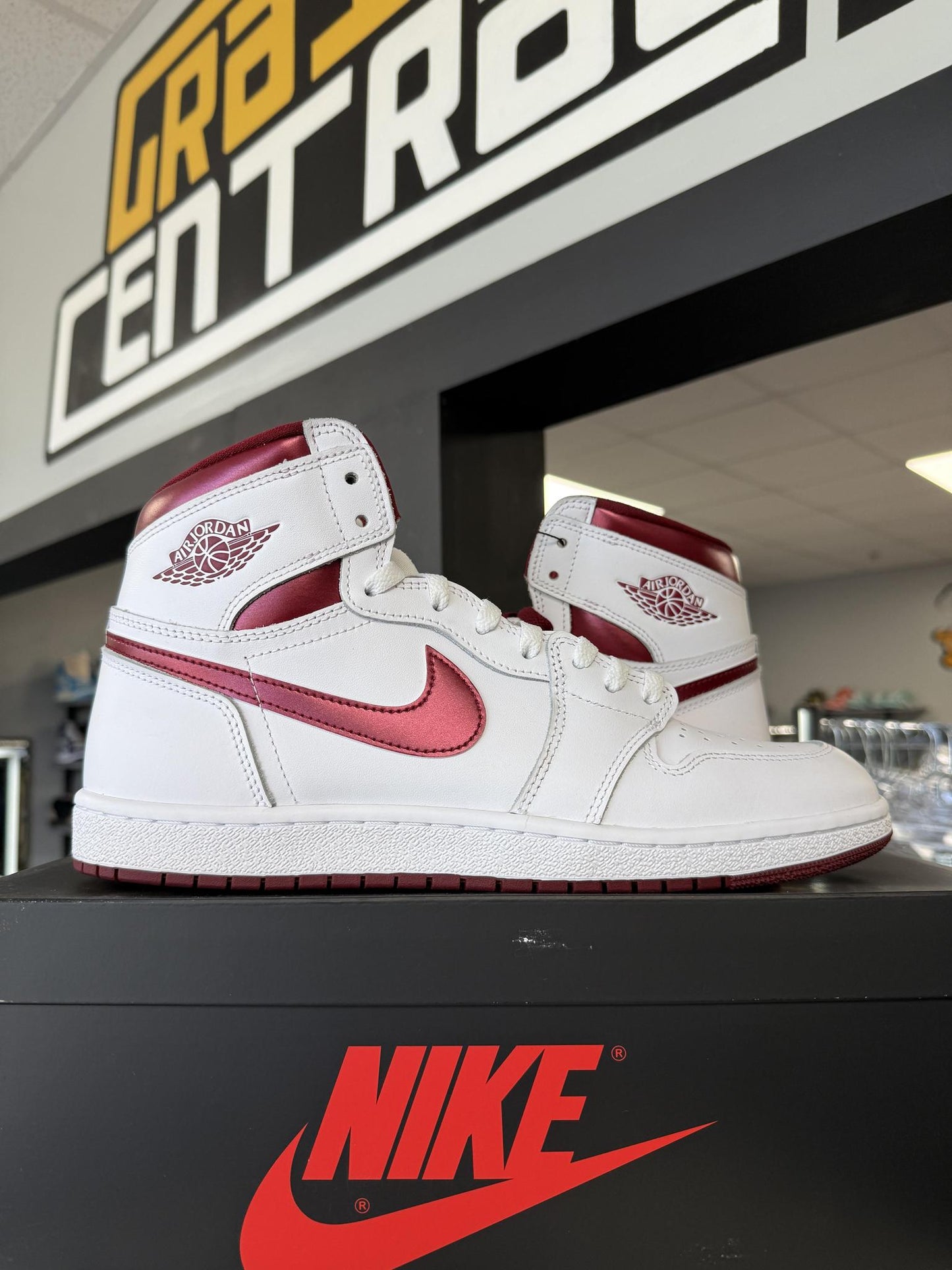 Jordan 1 "Metallic Burgundy" Used Size 12