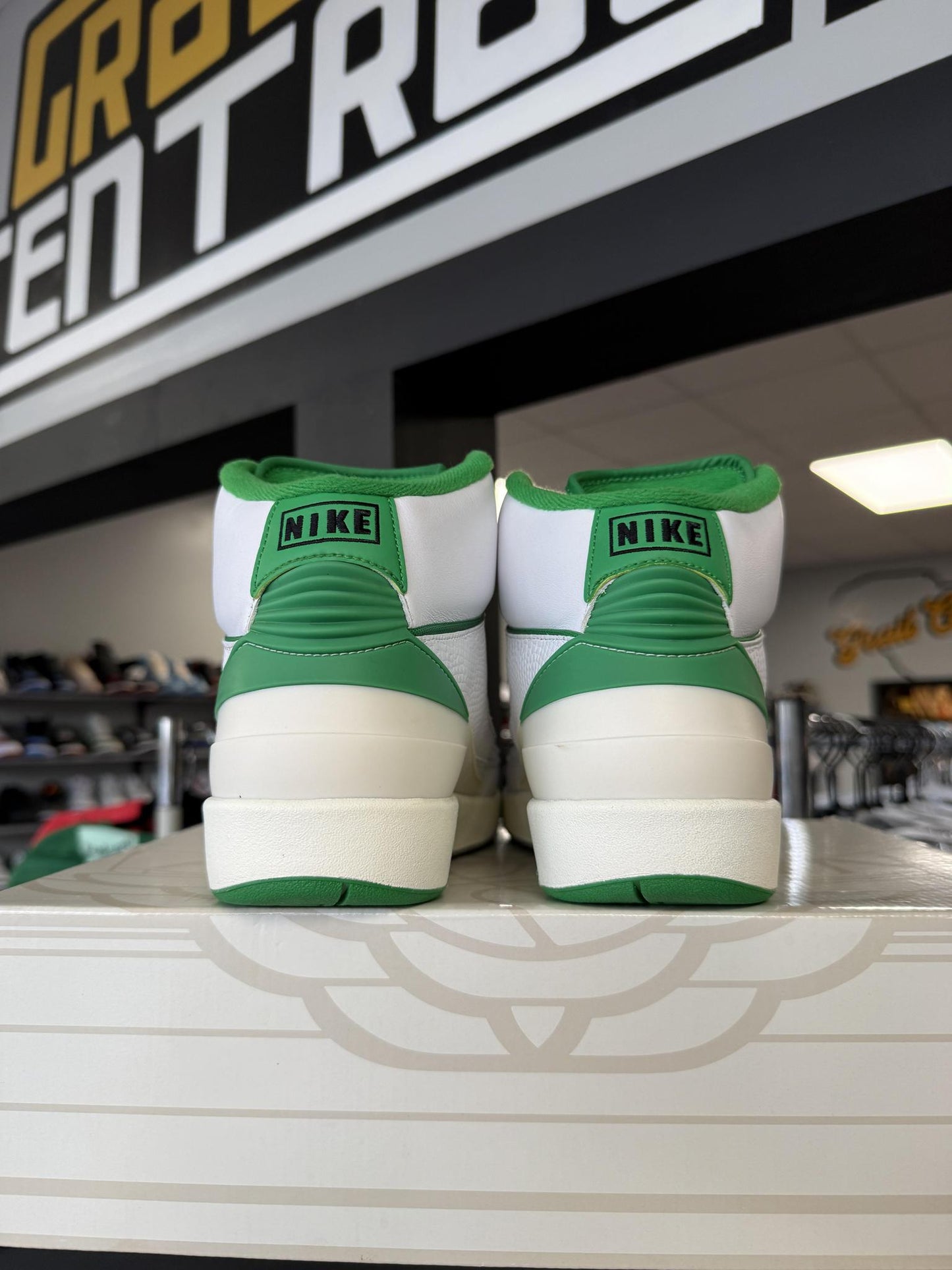 Jordan 2 "Lucky Green" Used Size 10