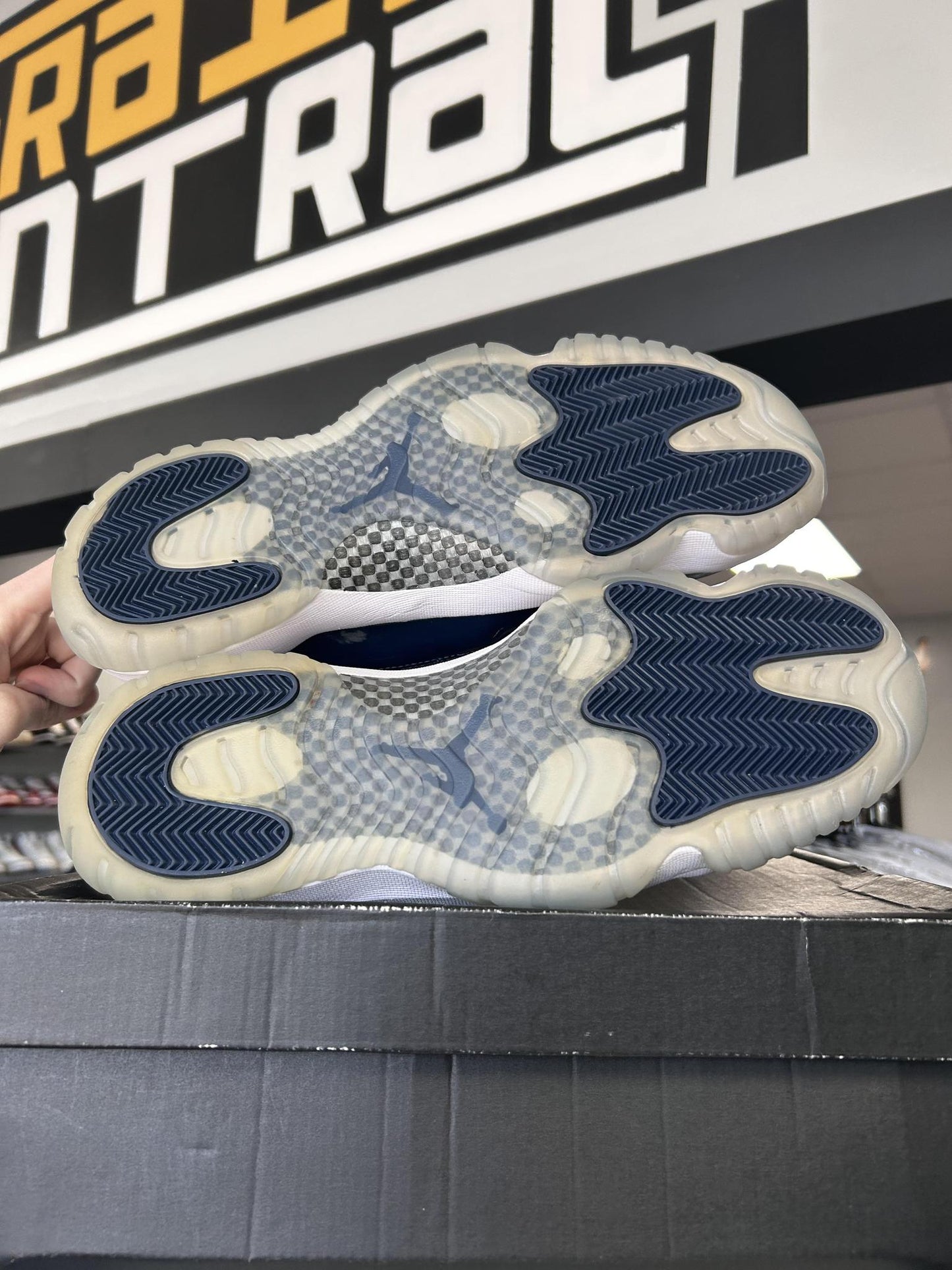 Jordan 11 Low "Georgetown" Used Size 13