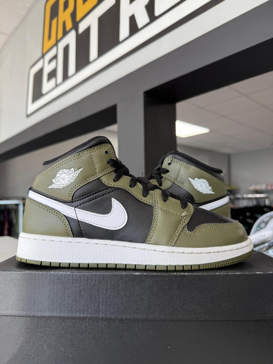 Jordan 1 Mid "Olive" Used Size 6Y/7.5W