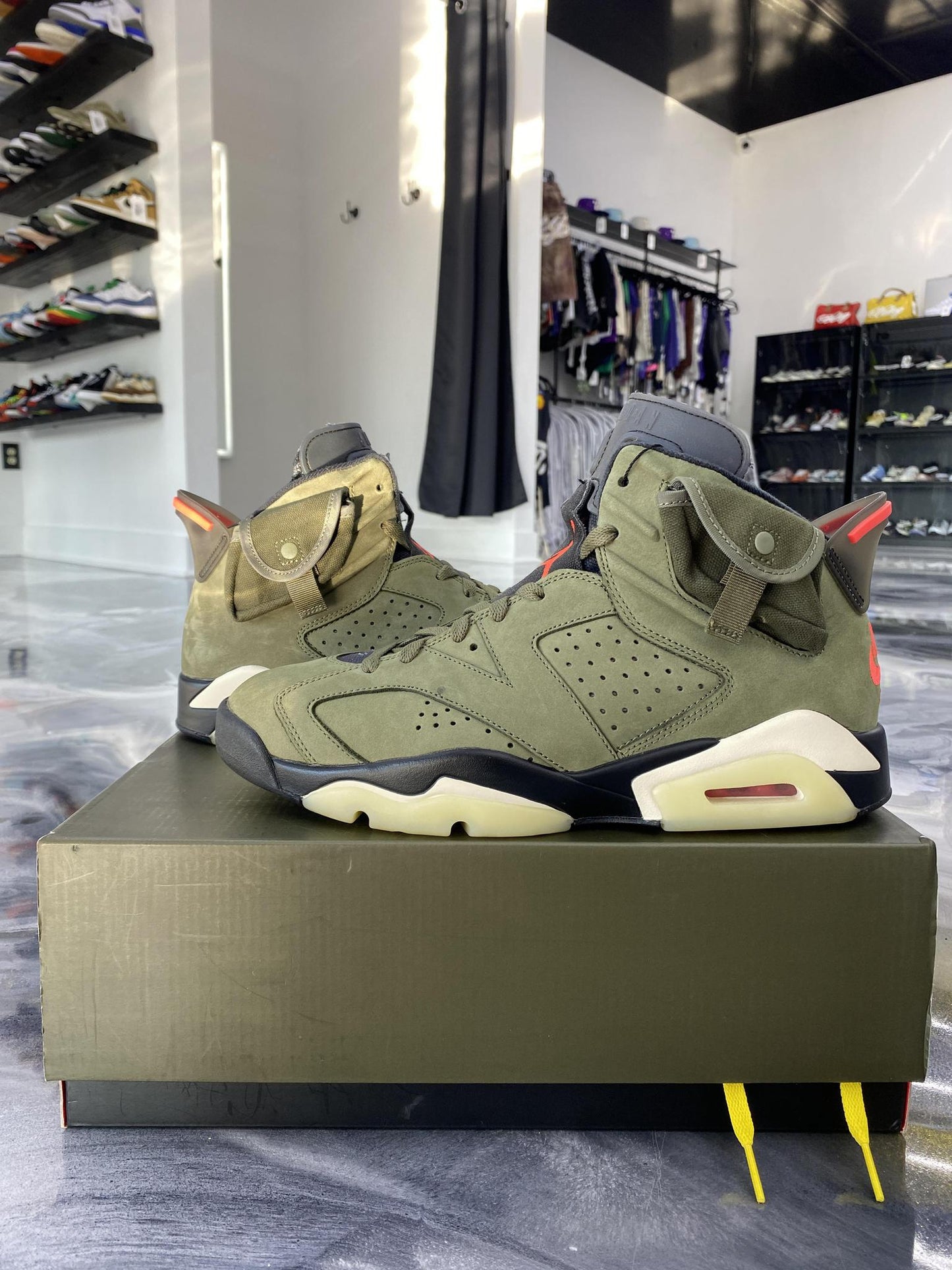 Jordan 6 Travis Scott "Olive" Used Size 10