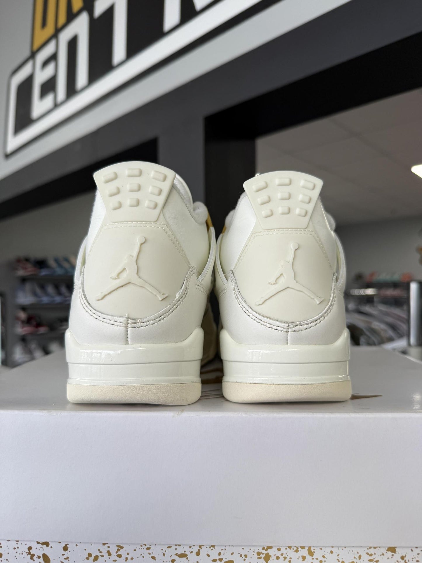 Jordan 4 "Metallic Gold" Used 7Y/8.5W