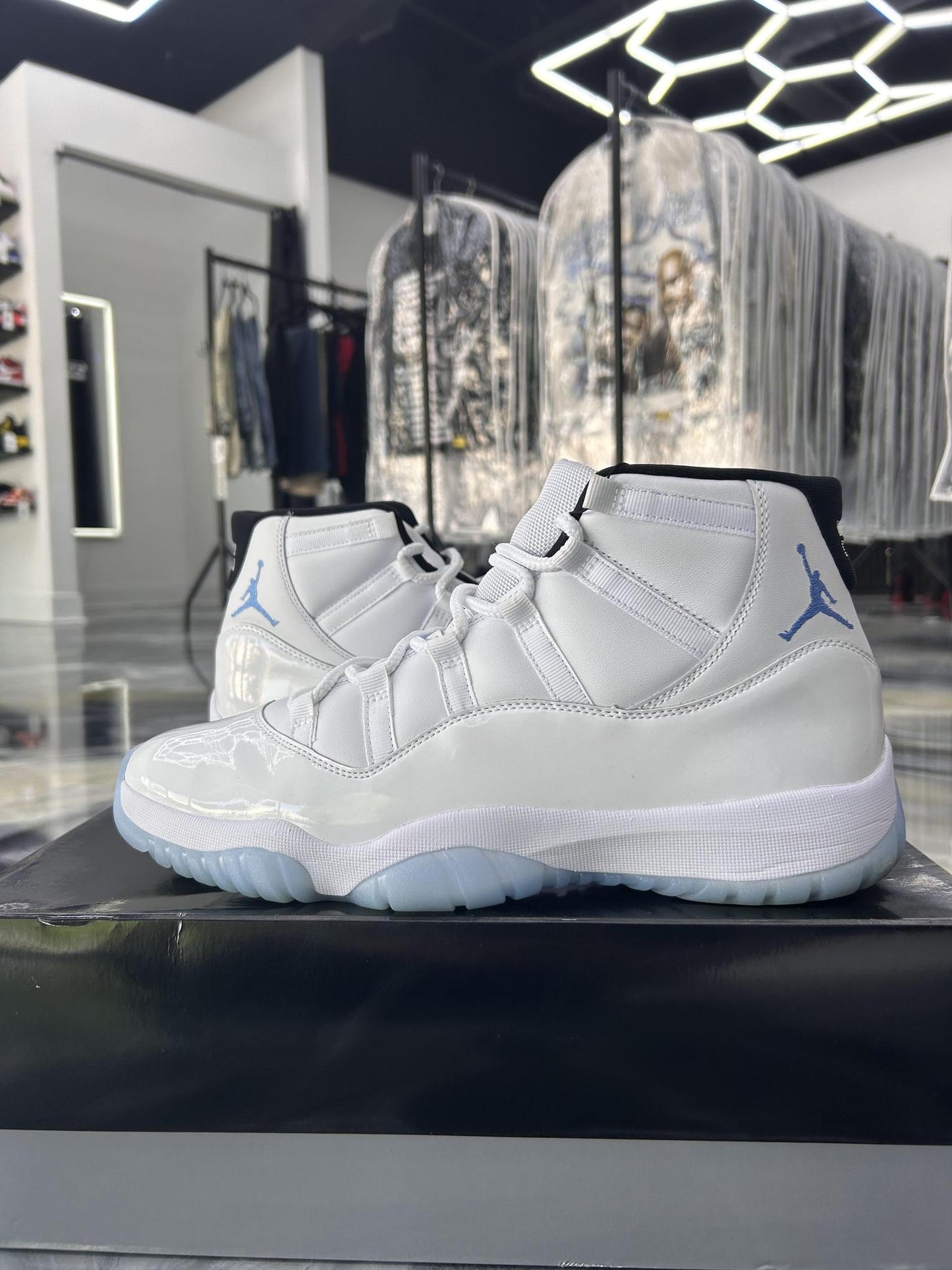 Jordan 11 "Legend Blue" Used Size 12