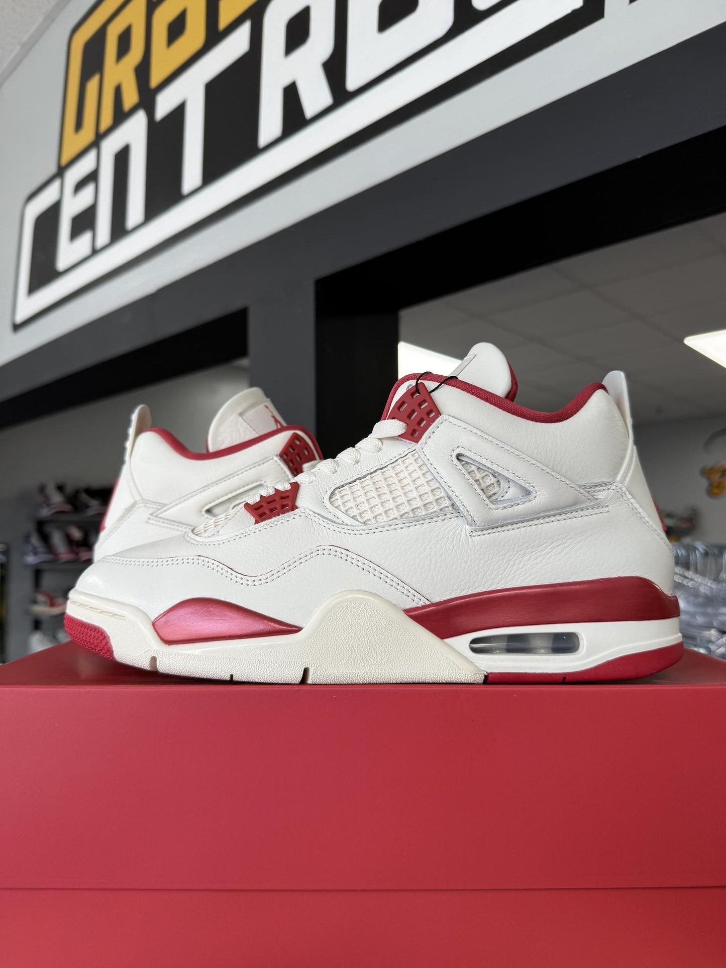 Jordan 4 "Valentines Day" Used Size 11