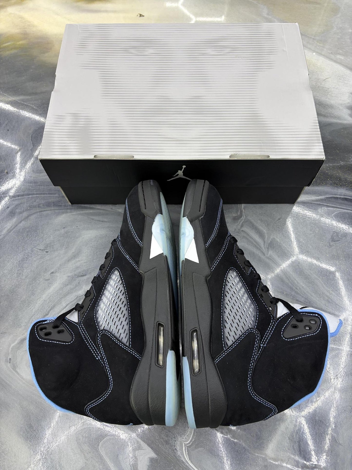 Jordan 5 "Black University Blue" Used Size 10