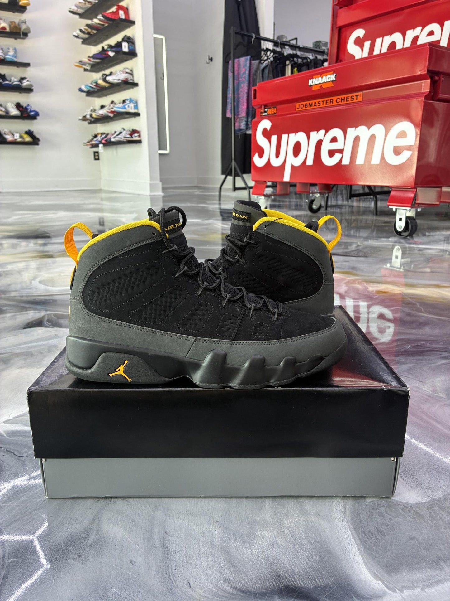 Jordan 9 "University Gold" Used Size 10.5