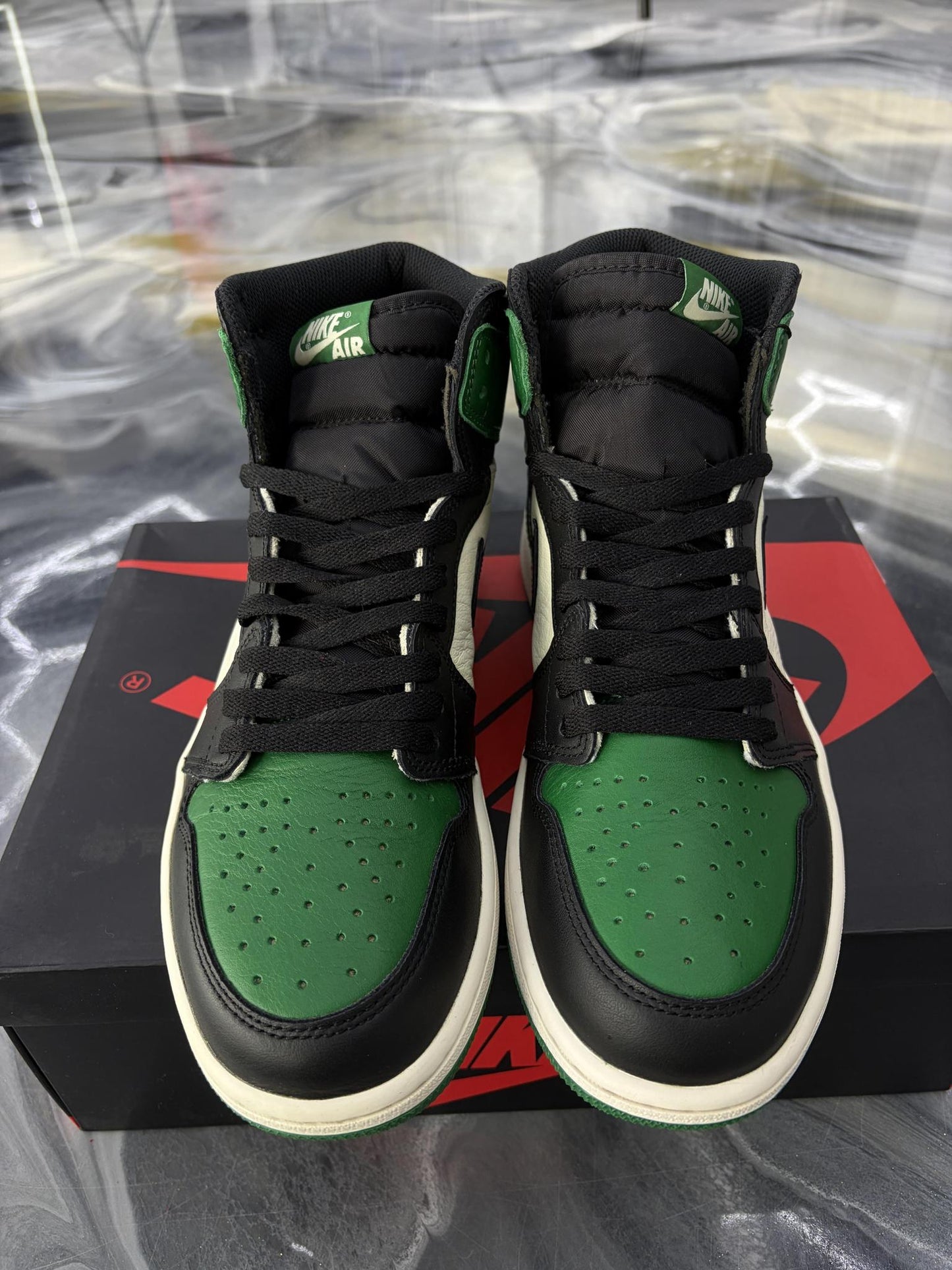 Jordan 1 "Pine Green" Used Size 10